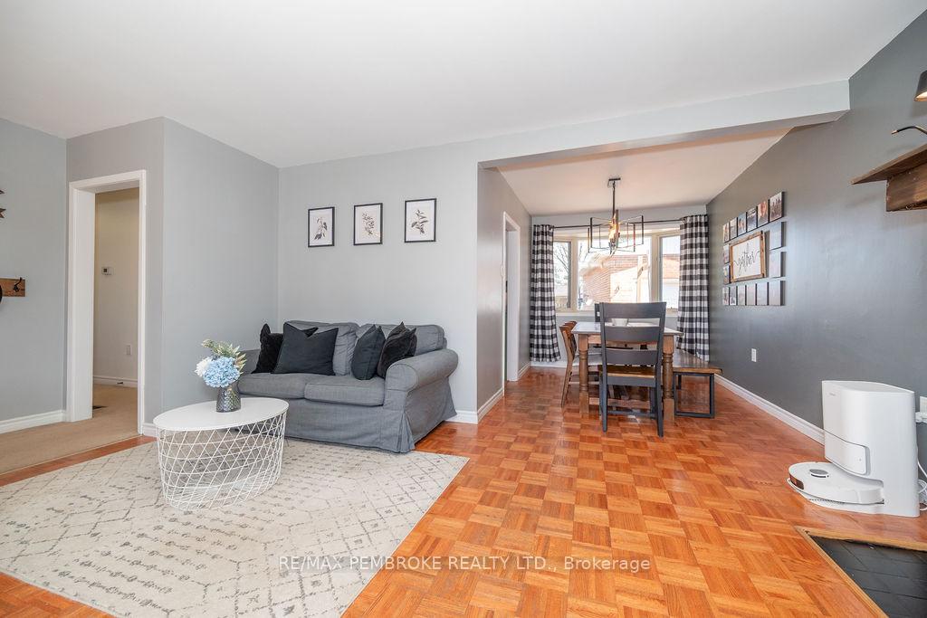 Photo 10 of 76 Frontenac Crescent, Deep River — HOMEH