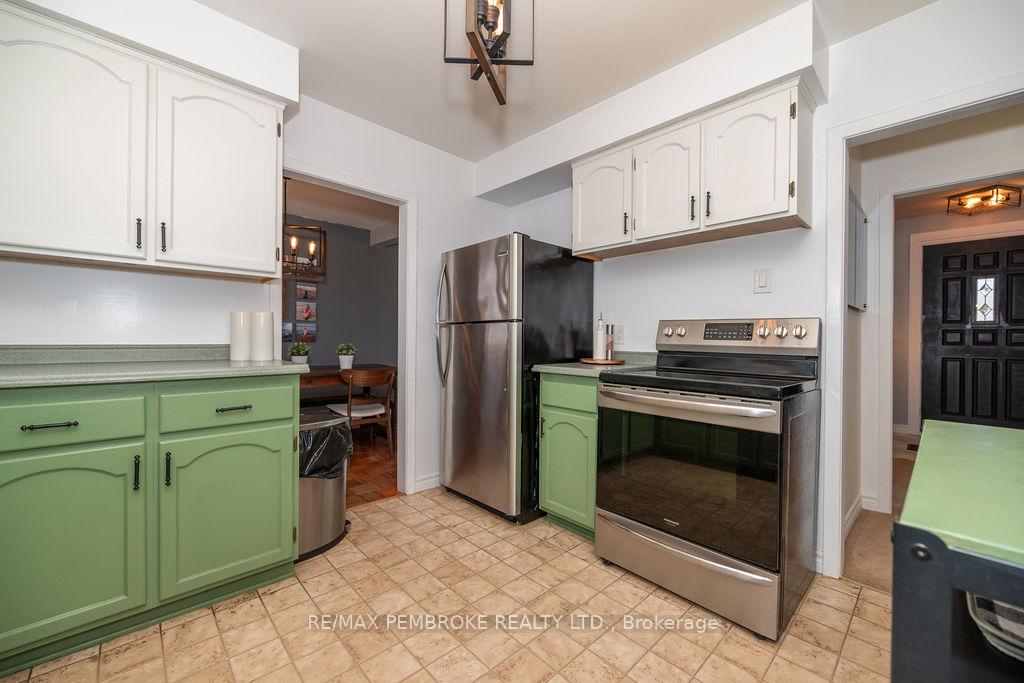Photo 15 of 76 Frontenac Crescent, Deep River — HOMEH
