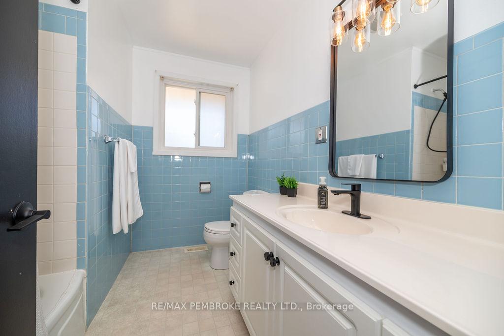 Photo 18 of 76 Frontenac Crescent, Deep River — HOMEH