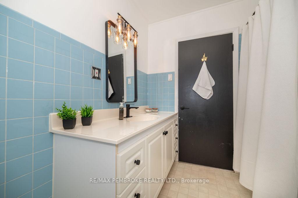 Photo 19 of 76 Frontenac Crescent, Deep River — HOMEH