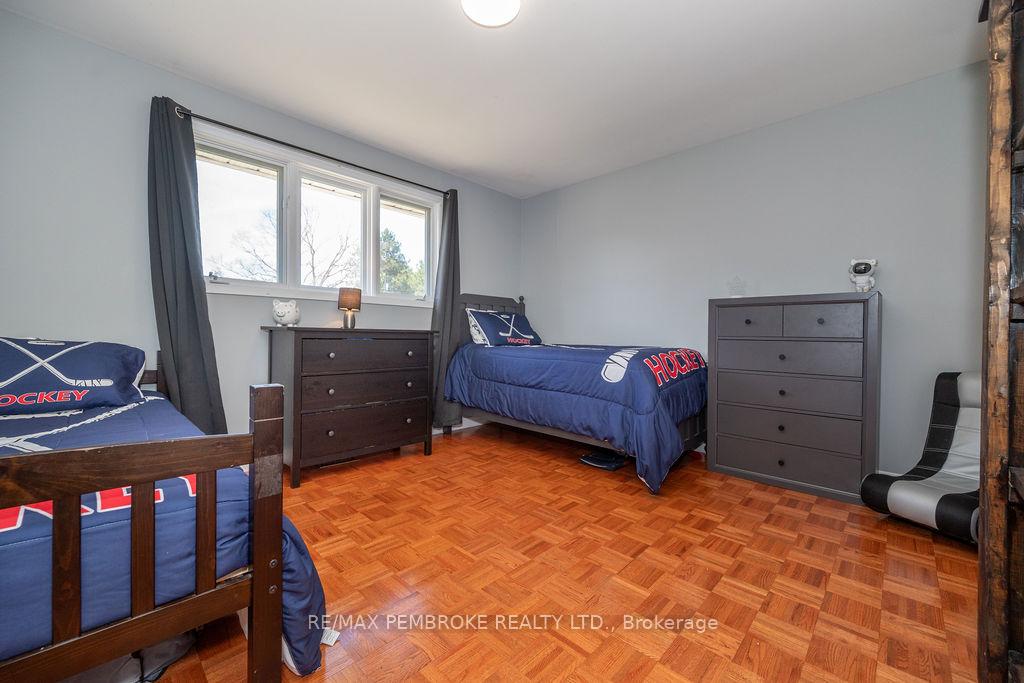 Photo 20 of 76 Frontenac Crescent, Deep River — HOMEH