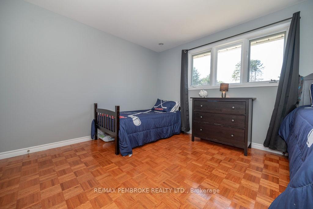 Photo 21 of 76 Frontenac Crescent, Deep River — HOMEH