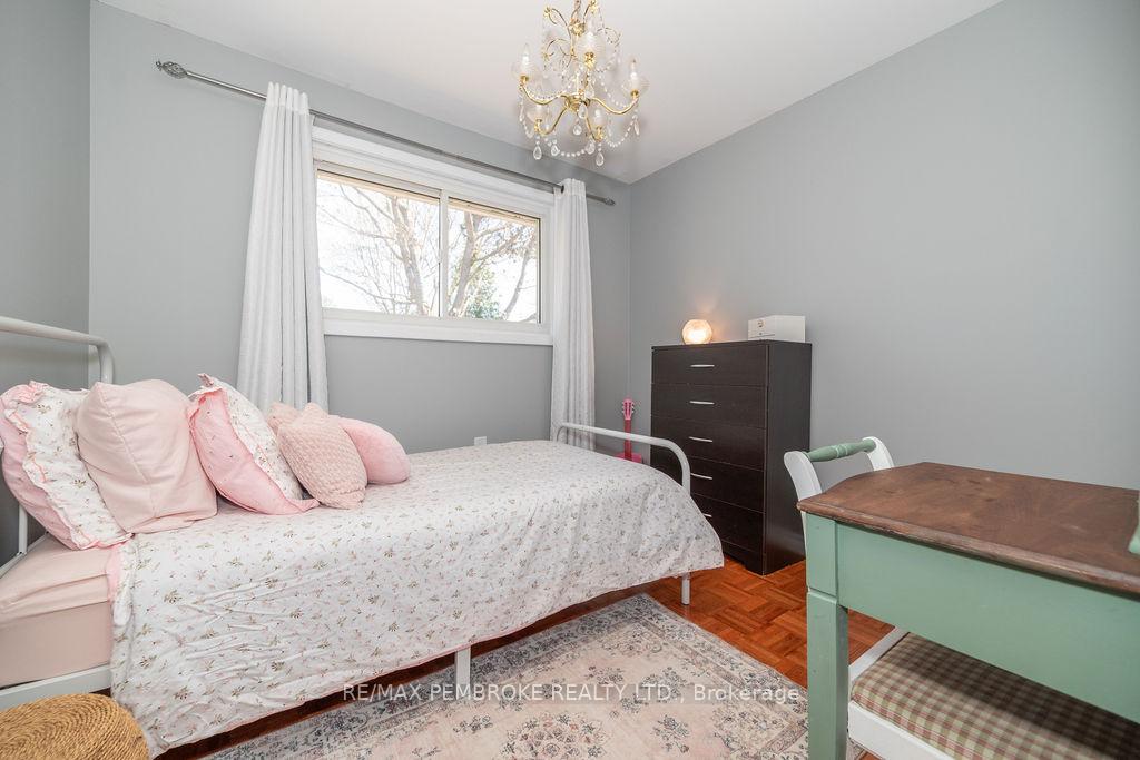 Photo 23 of 76 Frontenac Crescent, Deep River — HOMEH
