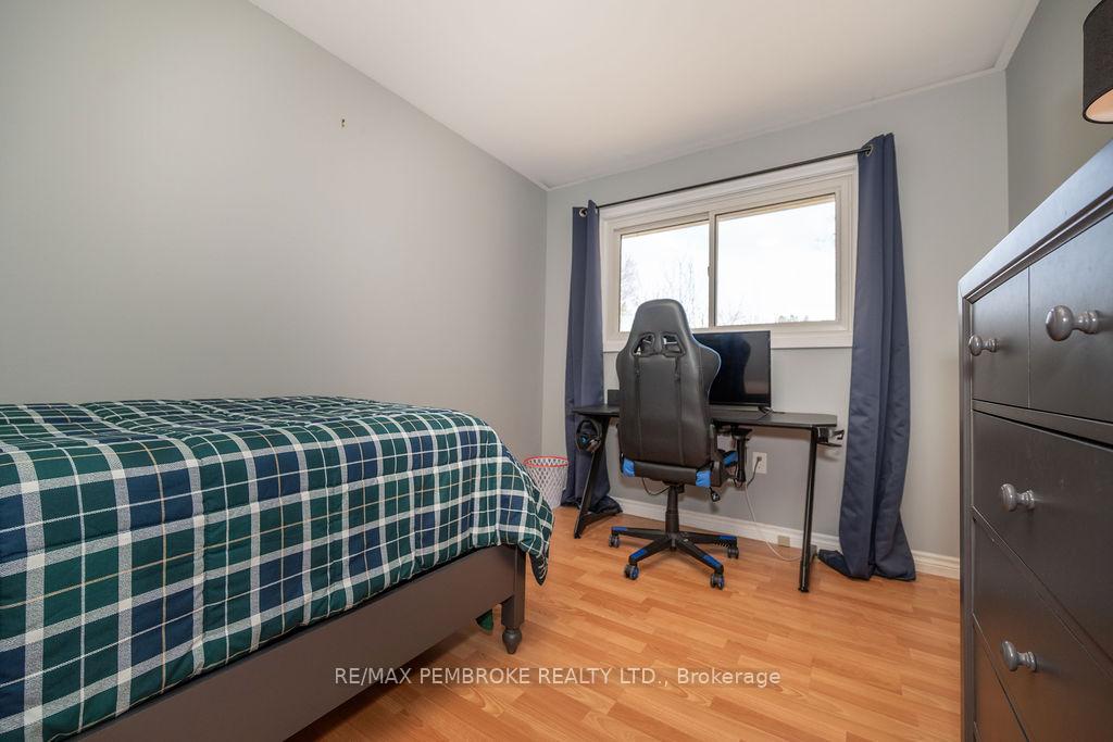 Photo 25 of 76 Frontenac Crescent, Deep River — HOMEH