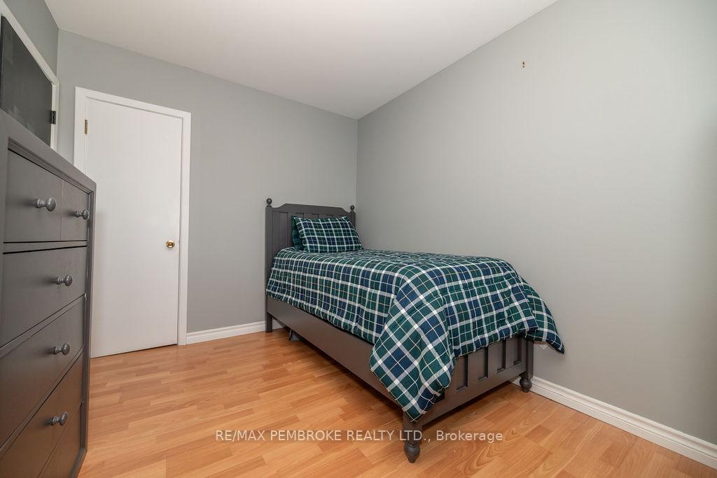 Photo 26 of 76 Frontenac Crescent, Deep River — HOMEH