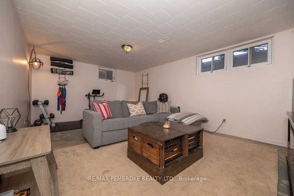 Photo 31 of 76 Frontenac Crescent, Deep River — HOMEH