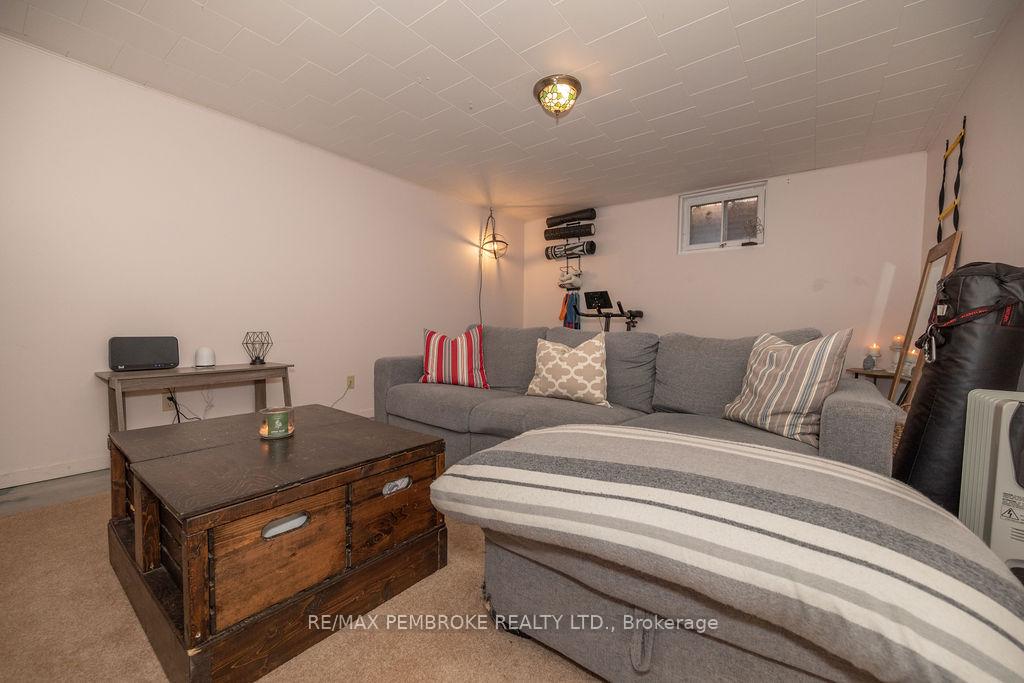 Photo 32 of 76 Frontenac Crescent, Deep River — HOMEH