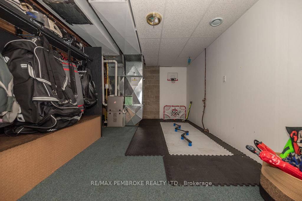Photo 35 of 76 Frontenac Crescent, Deep River — HOMEH