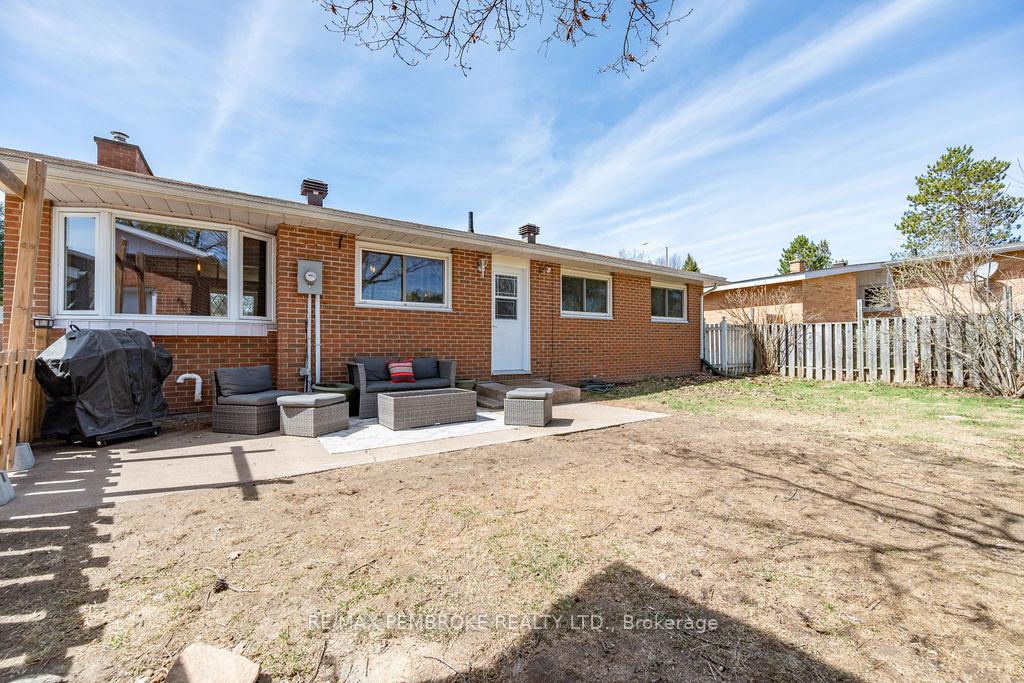 Photo 38 of 76 Frontenac Crescent, Deep River — HOMEH