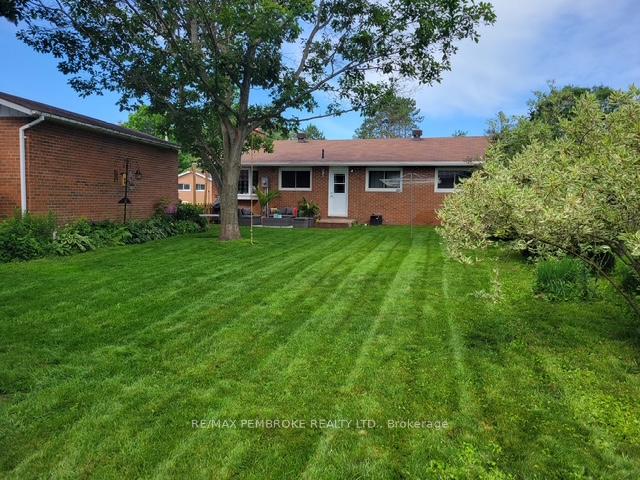 Photo 41 of 76 Frontenac Crescent, Deep River — HOMEH