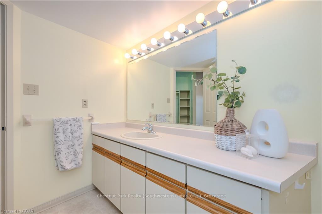 Photo 33 of Unit 207, 8 Christopher Court, Guelph, Kortright West — HOMEH