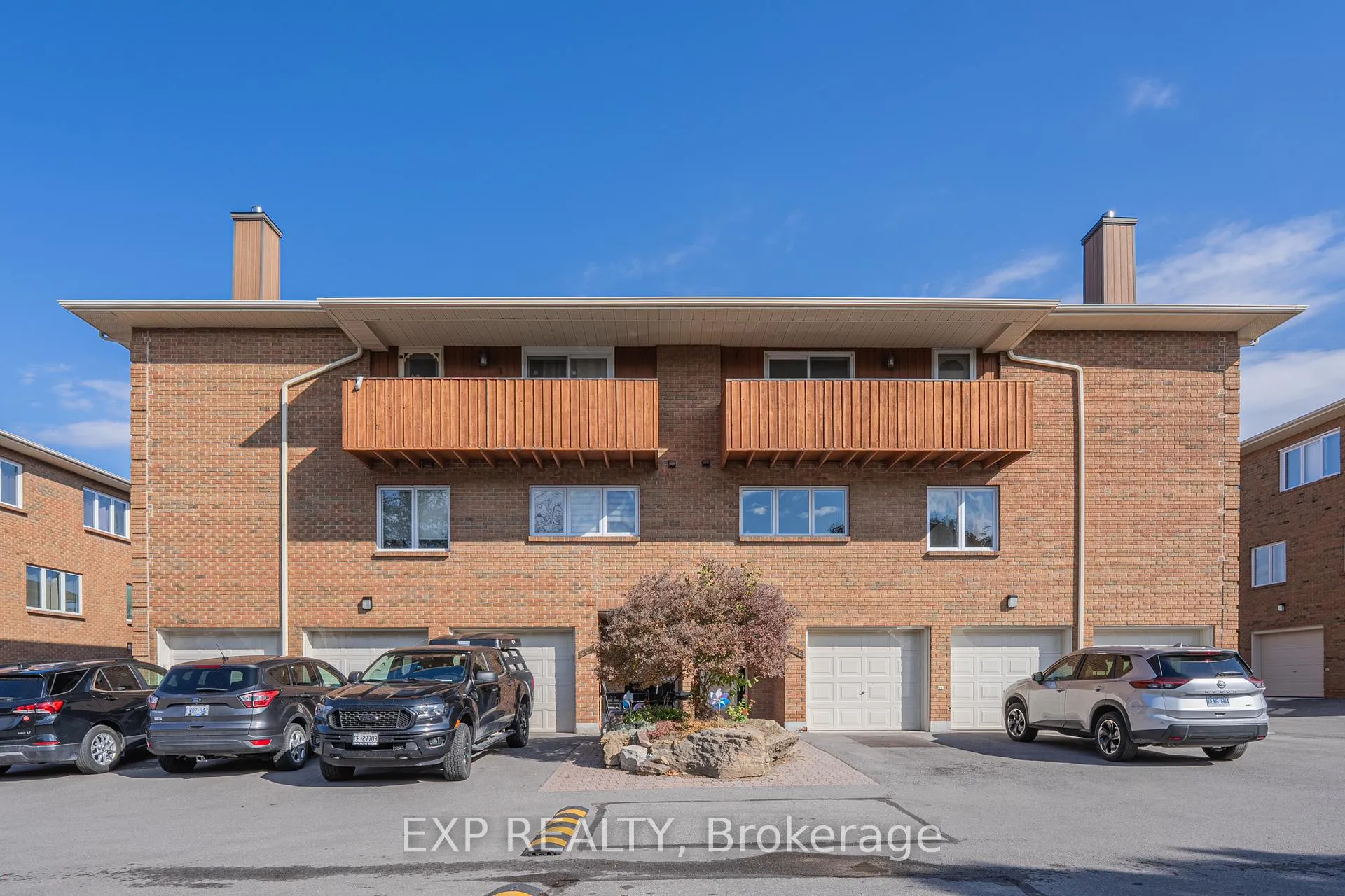 Photo 2 of 208 Stratas Court, Ottawa, Kanata - Katimavik — HOMEH