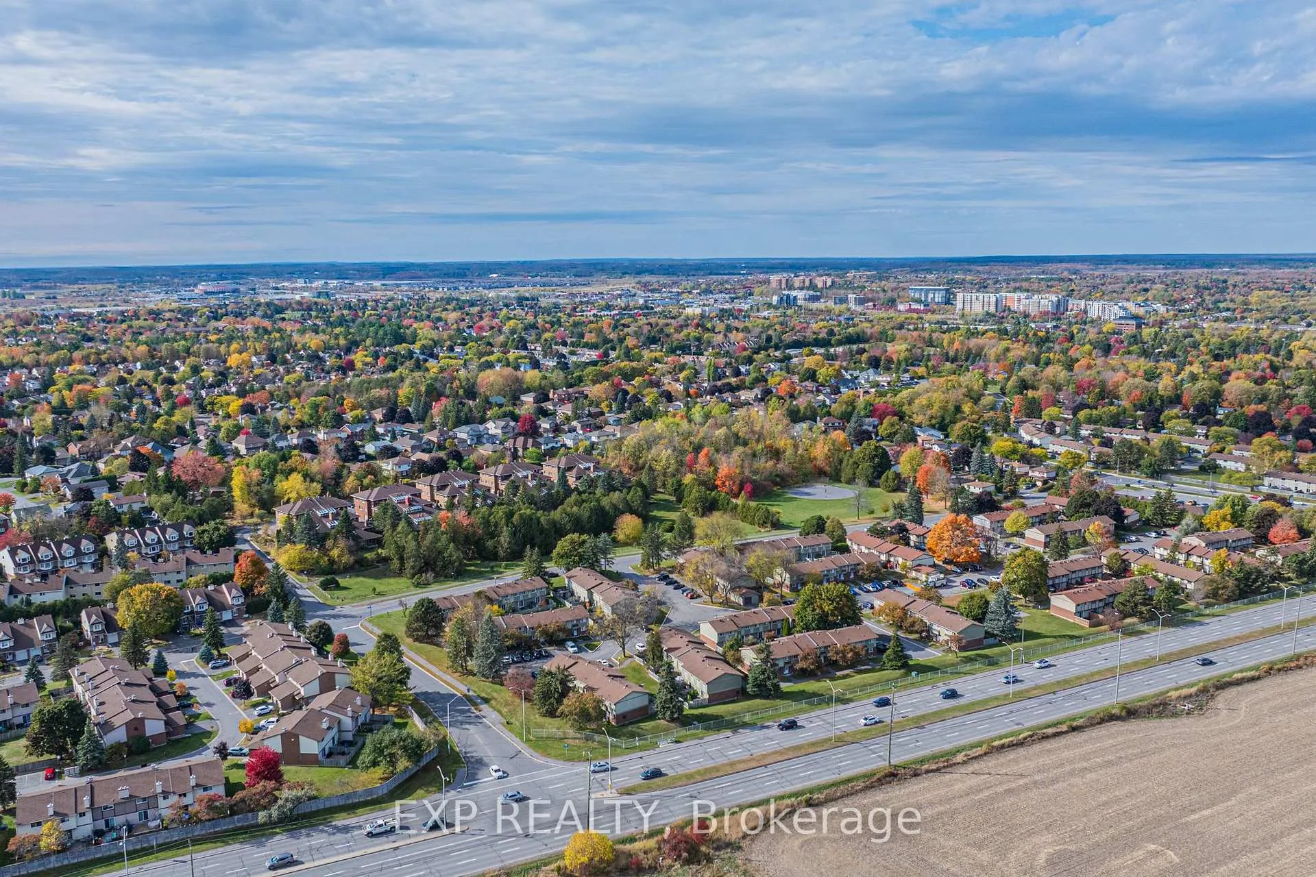 Photo 3 of 208 Stratas Court, Ottawa, Kanata - Katimavik — HOMEH