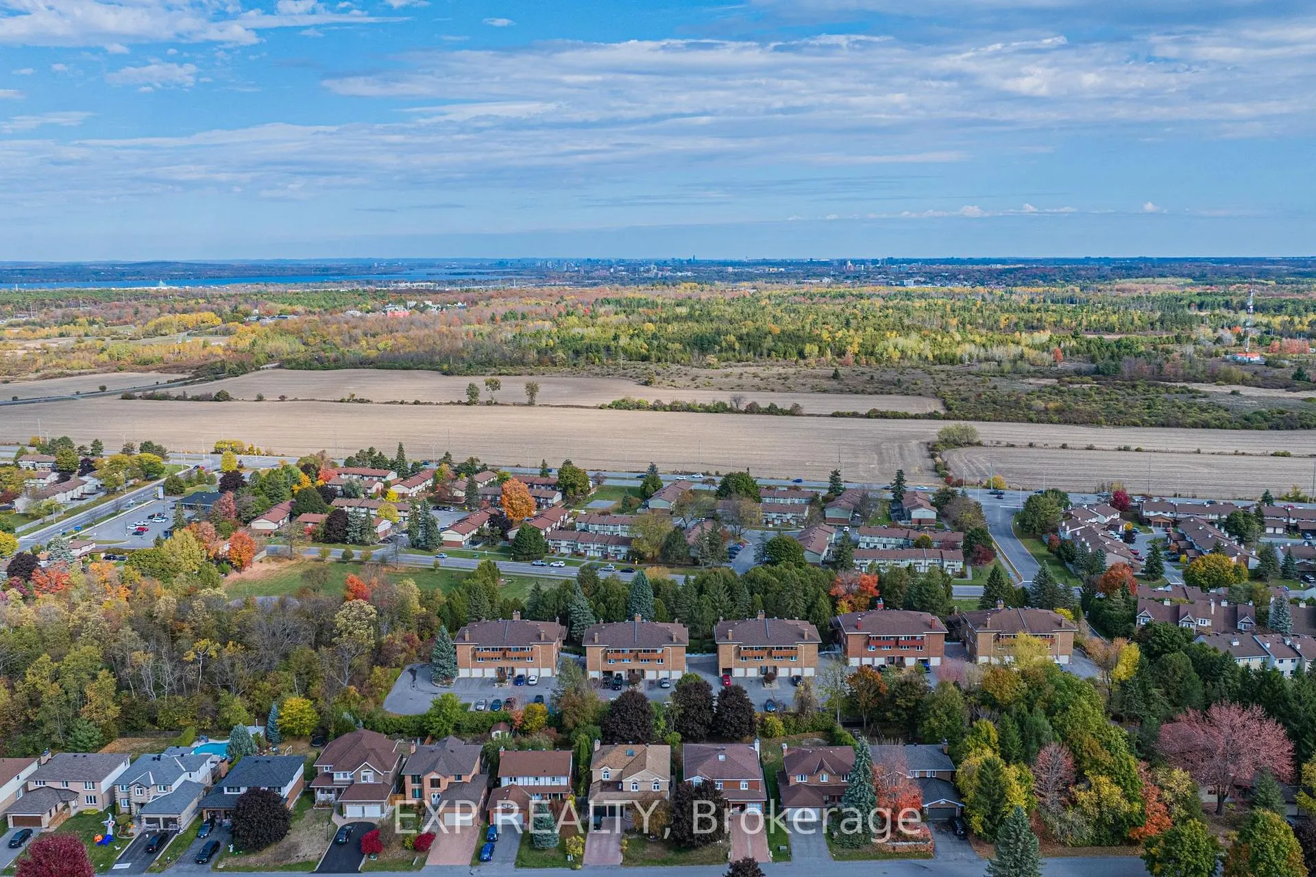Photo 4 of 208 Stratas Court, Ottawa, Kanata - Katimavik — HOMEH