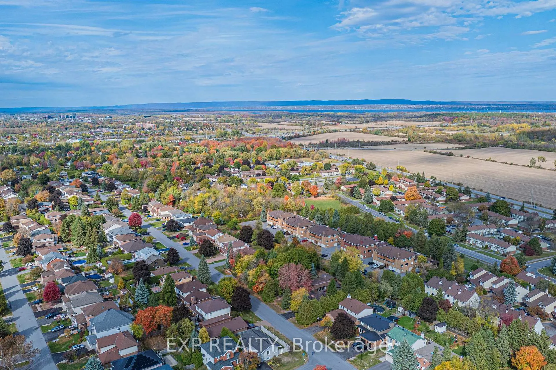 Photo 5 of 208 Stratas Court, Ottawa, Kanata - Katimavik — HOMEH