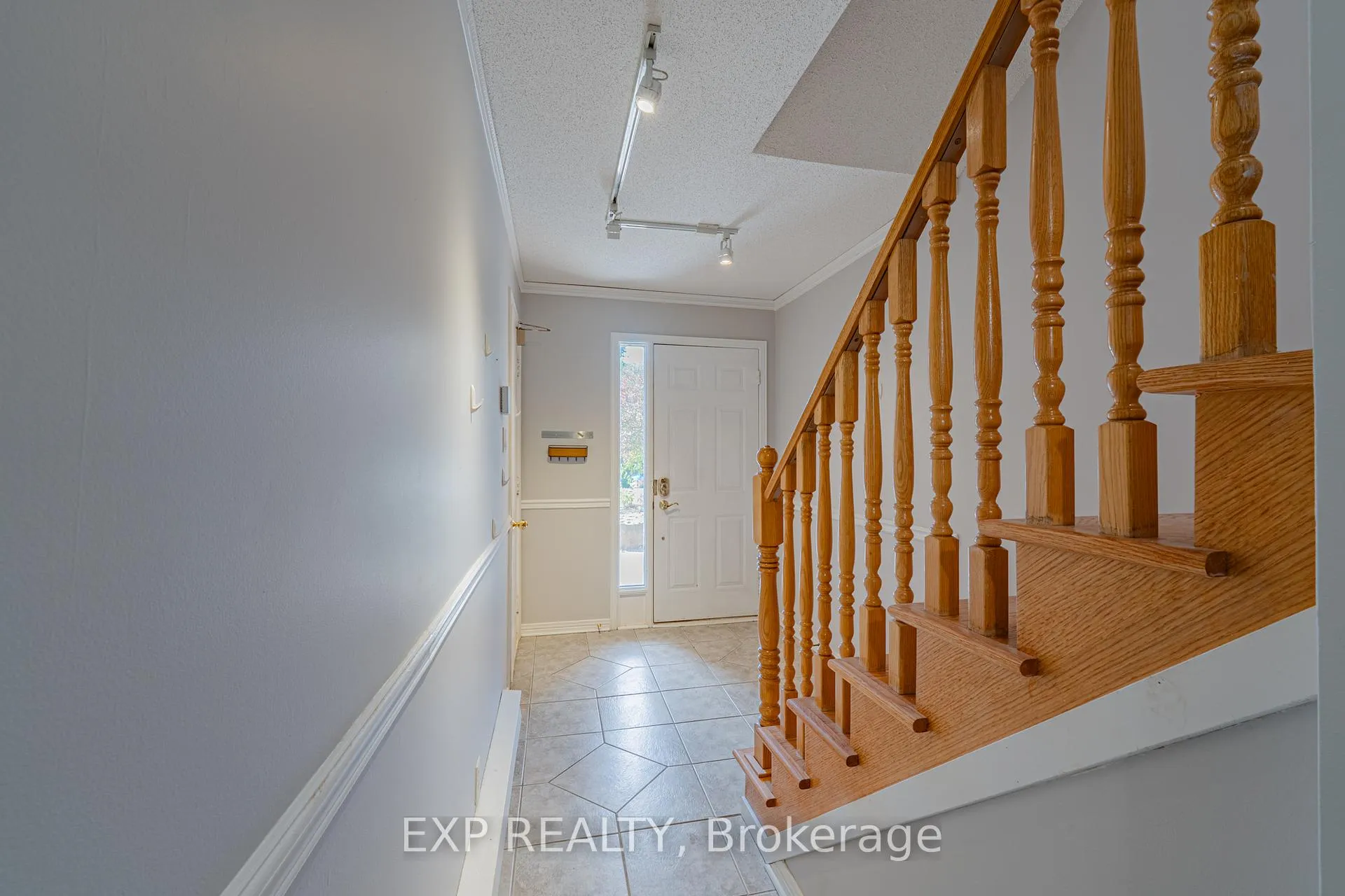 Photo 9 of 208 Stratas Court, Ottawa, Kanata - Katimavik — HOMEH