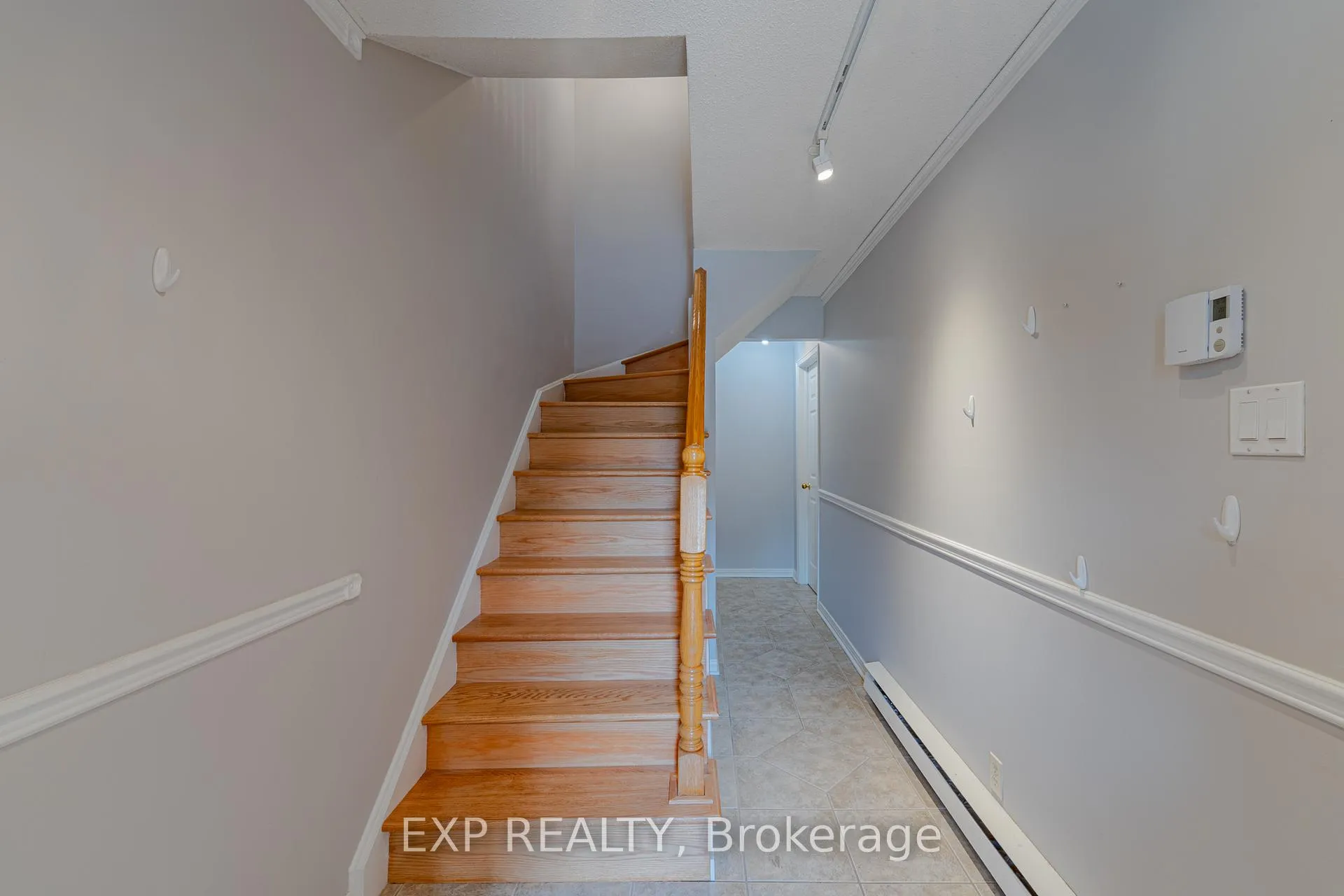 Photo 10 of 208 Stratas Court, Ottawa, Kanata - Katimavik — HOMEH