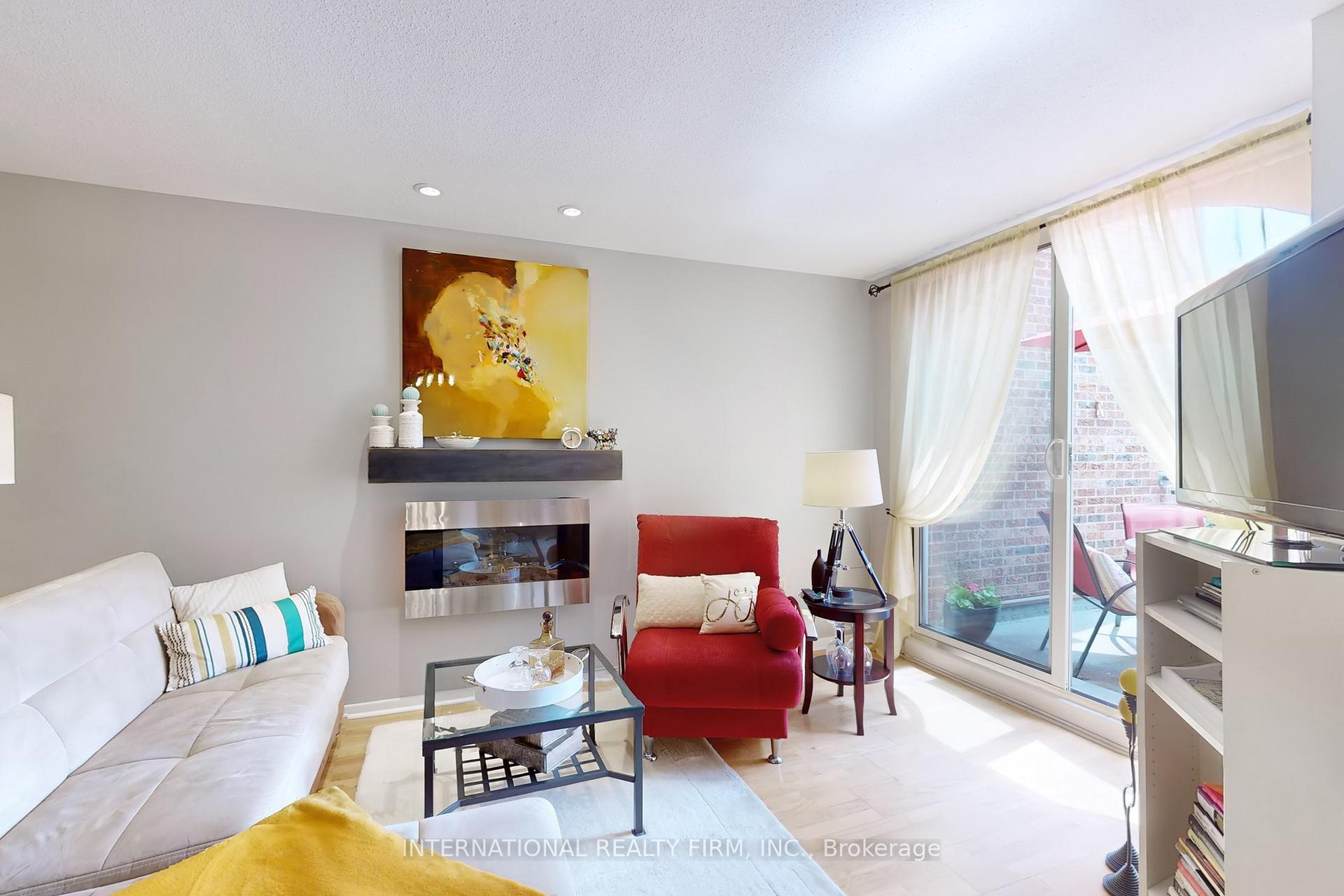 Photo 2 of Unit 311, 16A Elgin Street, Markham, Thornhill — HOMEH
