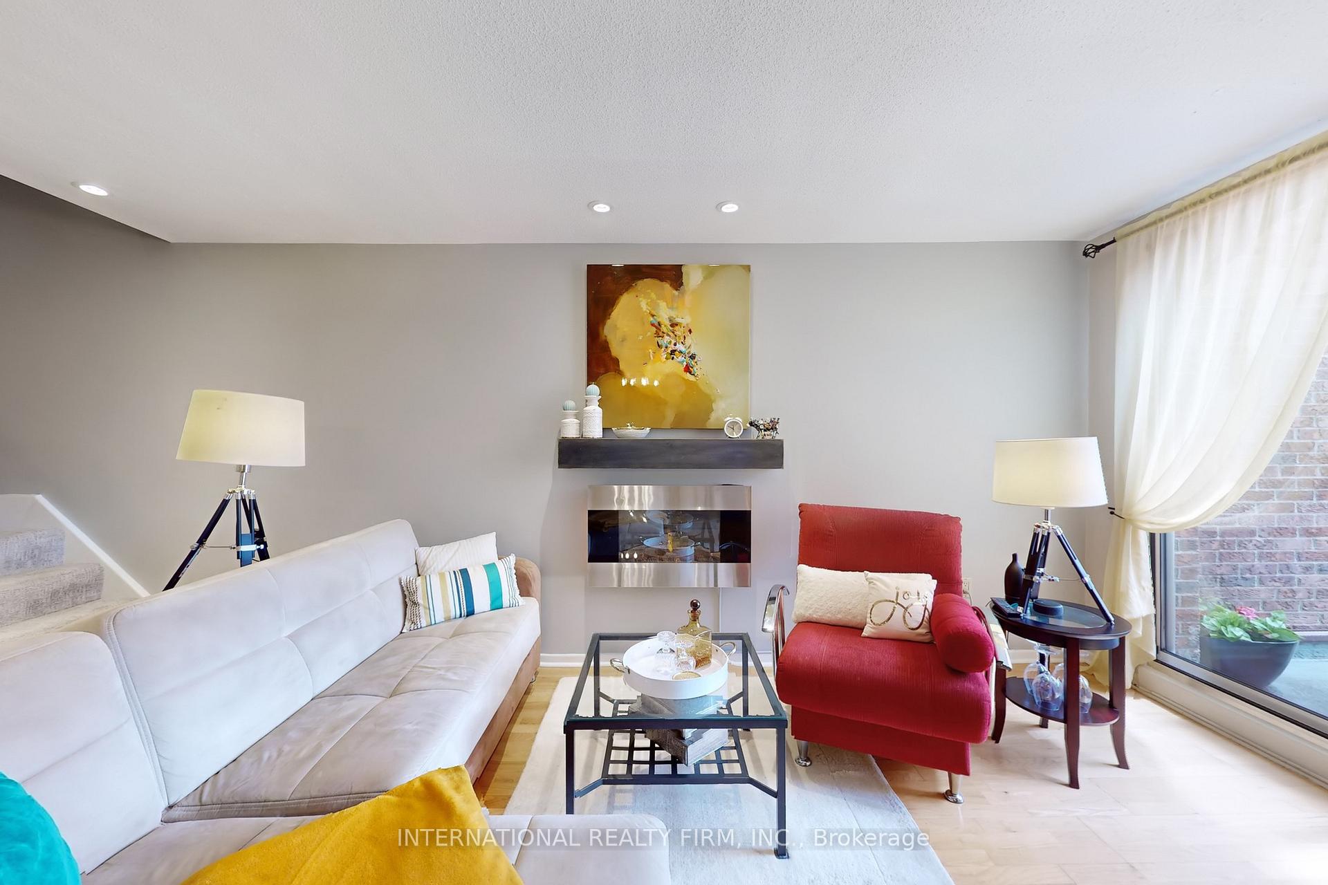 Photo 3 of Unit 311, 16A Elgin Street, Markham, Thornhill — HOMEH