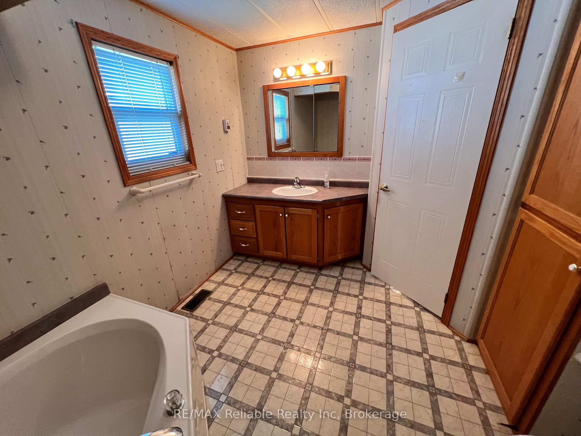 Photo 29 of 49 Cherokee Lane, Ashfield-Colborne-Wawanosh, Colborne — HOMEH