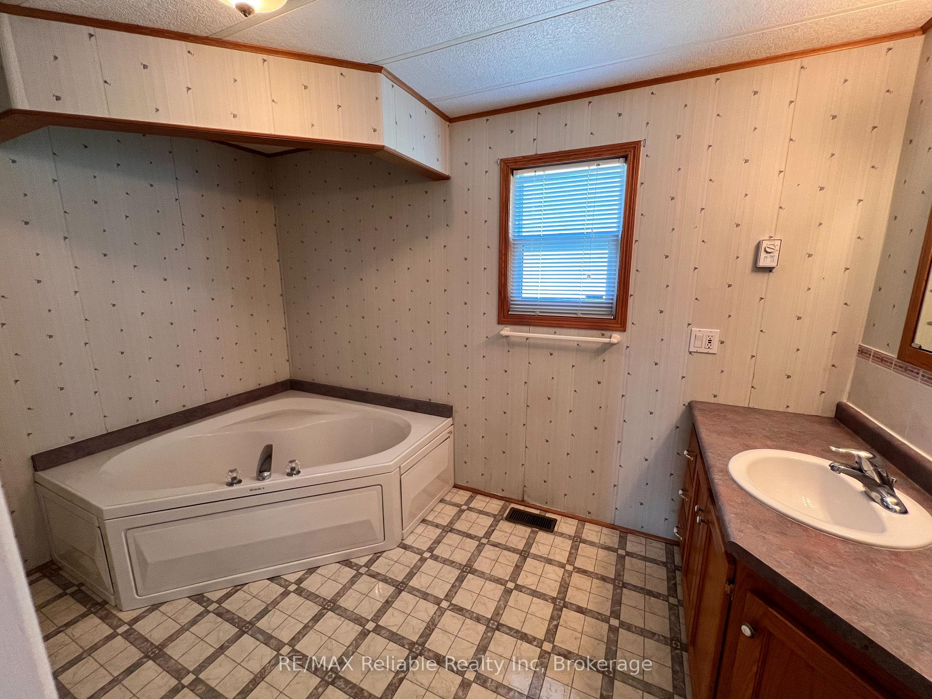 Photo 31 of 49 Cherokee Lane, Ashfield-Colborne-Wawanosh, Colborne — HOMEH