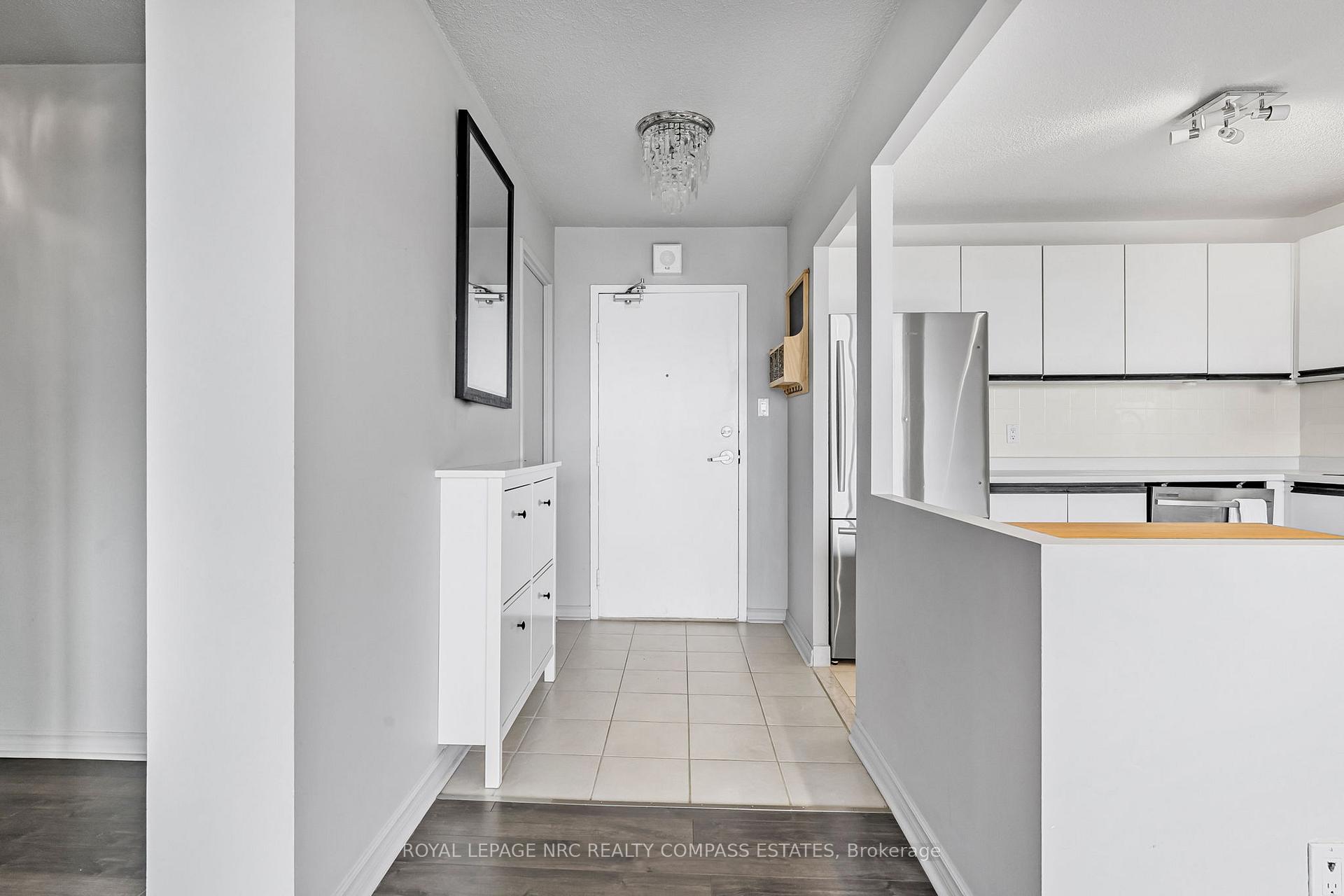 Photo 5 of Unit 807, 7 Gale Crescent, St. Catharines, E. Chester — HOMEH