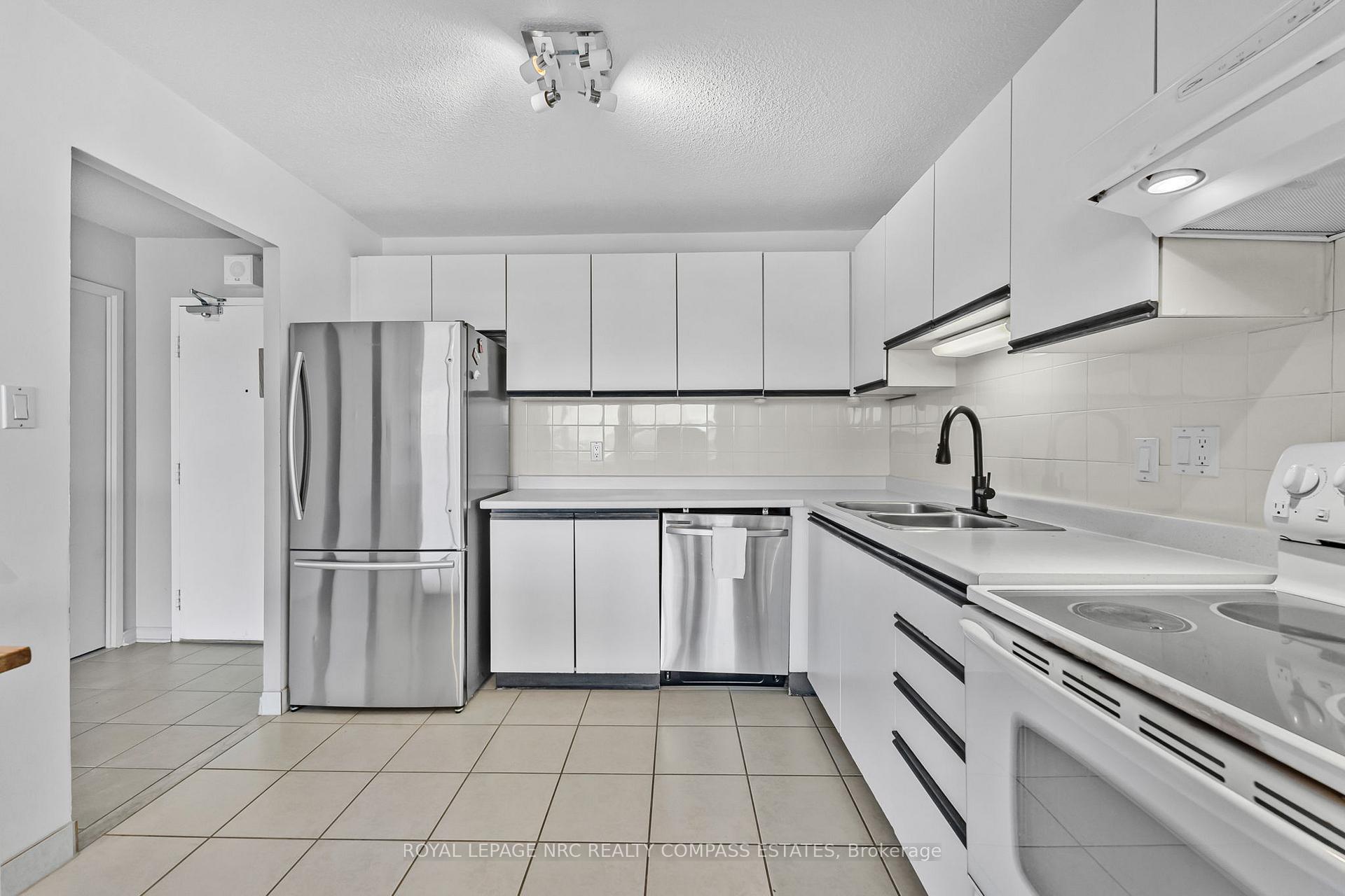 Photo 6 of Unit 807, 7 Gale Crescent, St. Catharines, E. Chester — HOMEH