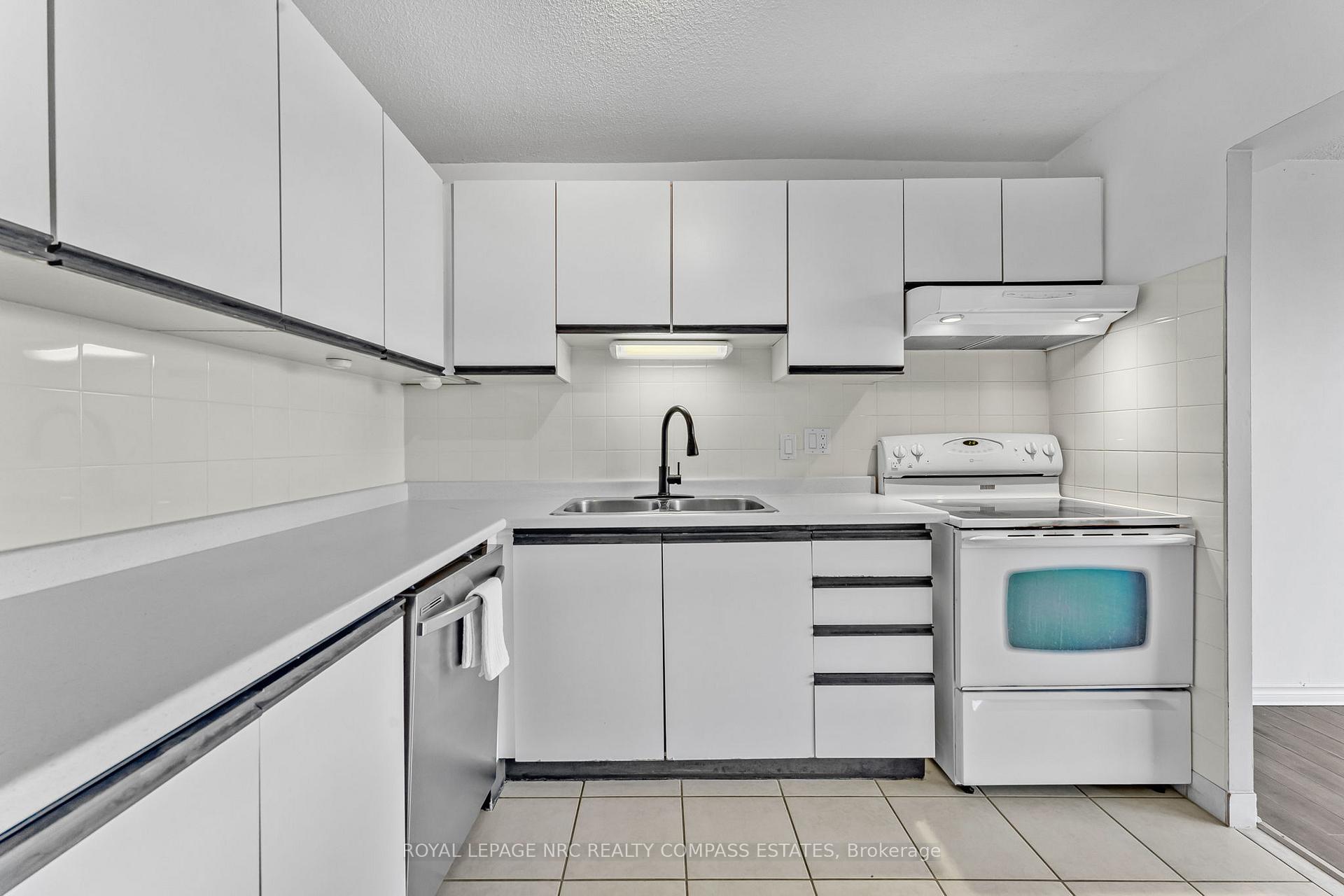 Photo 7 of Unit 807, 7 Gale Crescent, St. Catharines, E. Chester — HOMEH