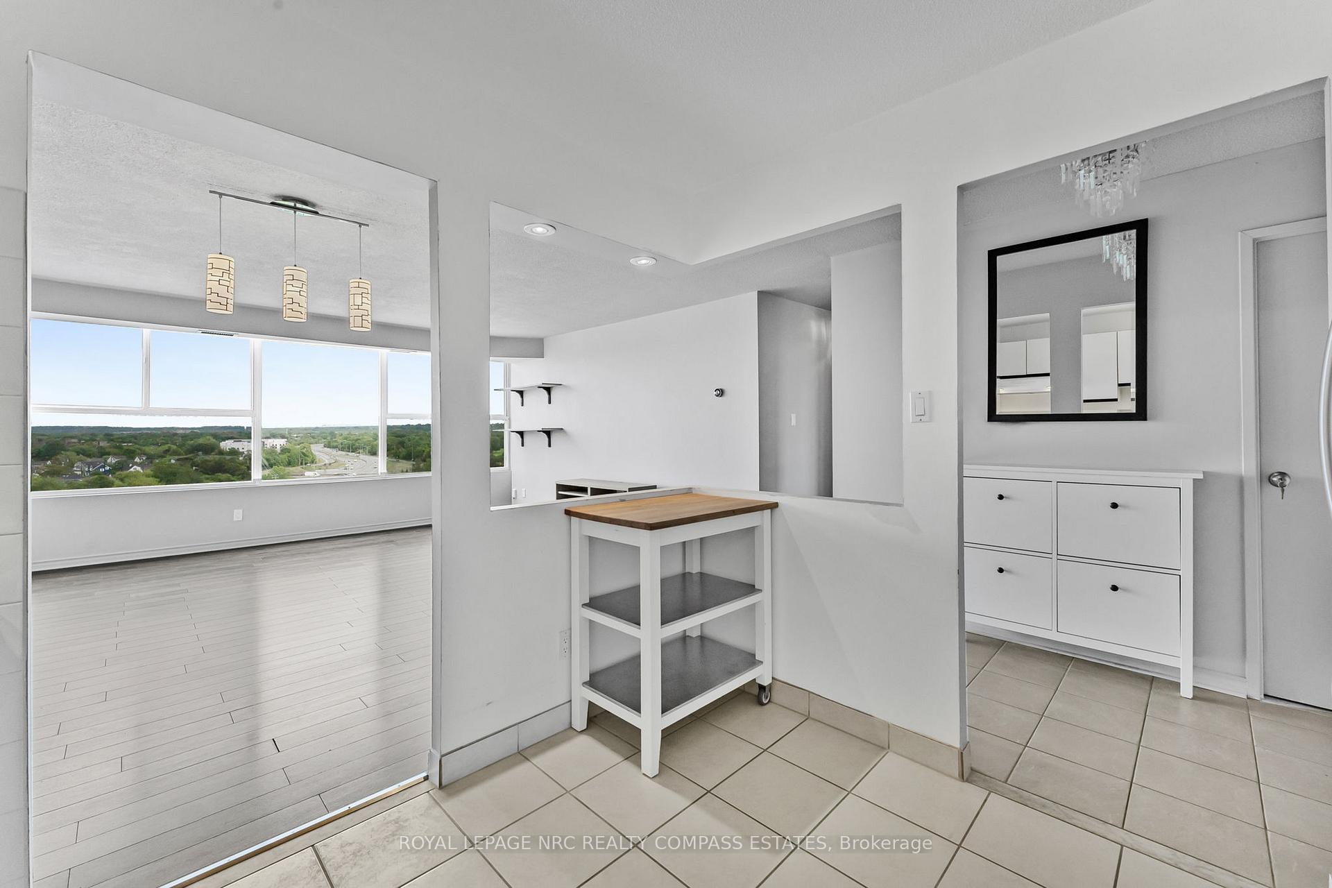 Photo 8 of Unit 807, 7 Gale Crescent, St. Catharines, E. Chester — HOMEH