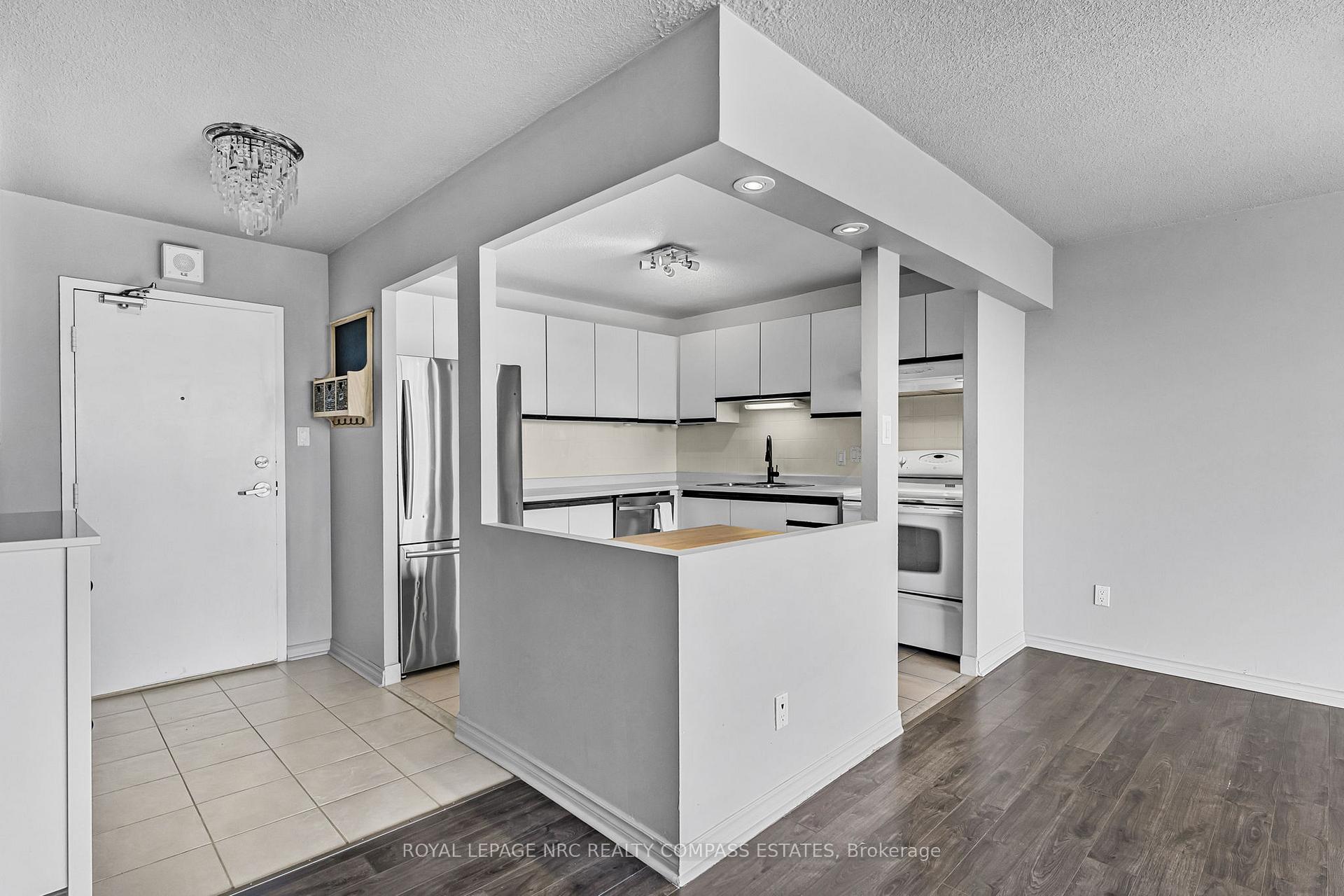 Photo 9 of Unit 807, 7 Gale Crescent, St. Catharines, E. Chester — HOMEH