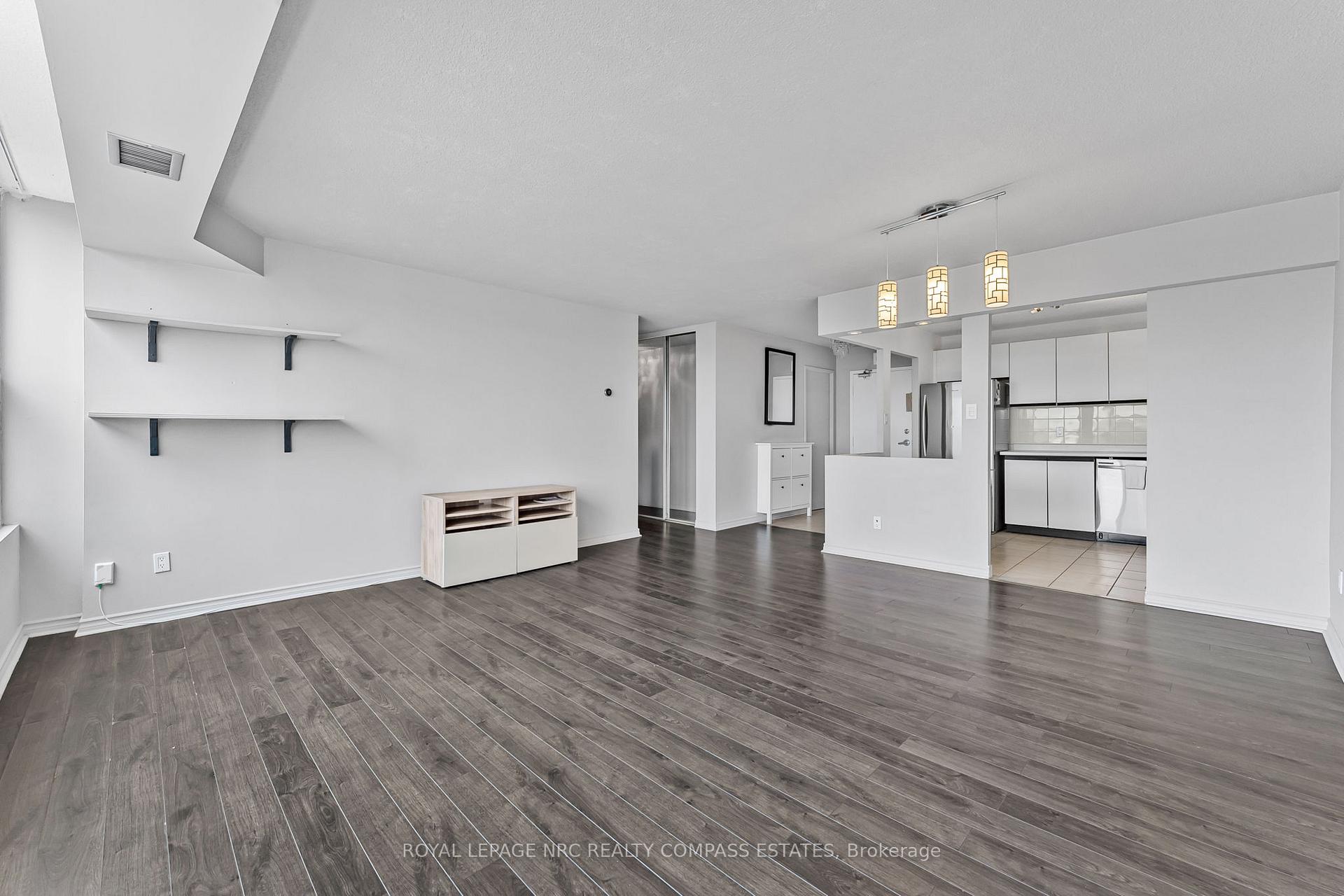 Photo 12 of Unit 807, 7 Gale Crescent, St. Catharines, E. Chester — HOMEH