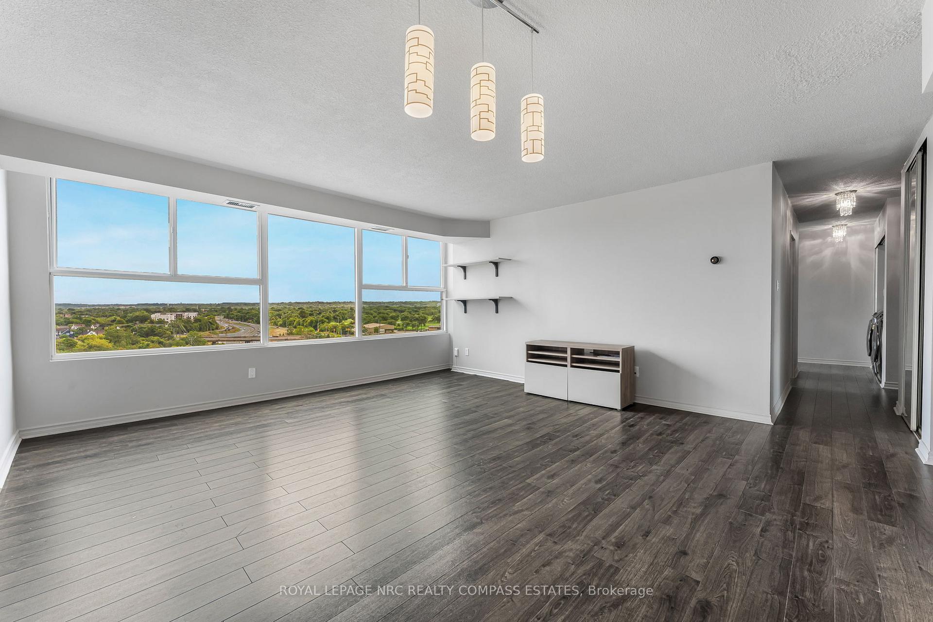 Photo 13 of Unit 807, 7 Gale Crescent, St. Catharines, E. Chester — HOMEH