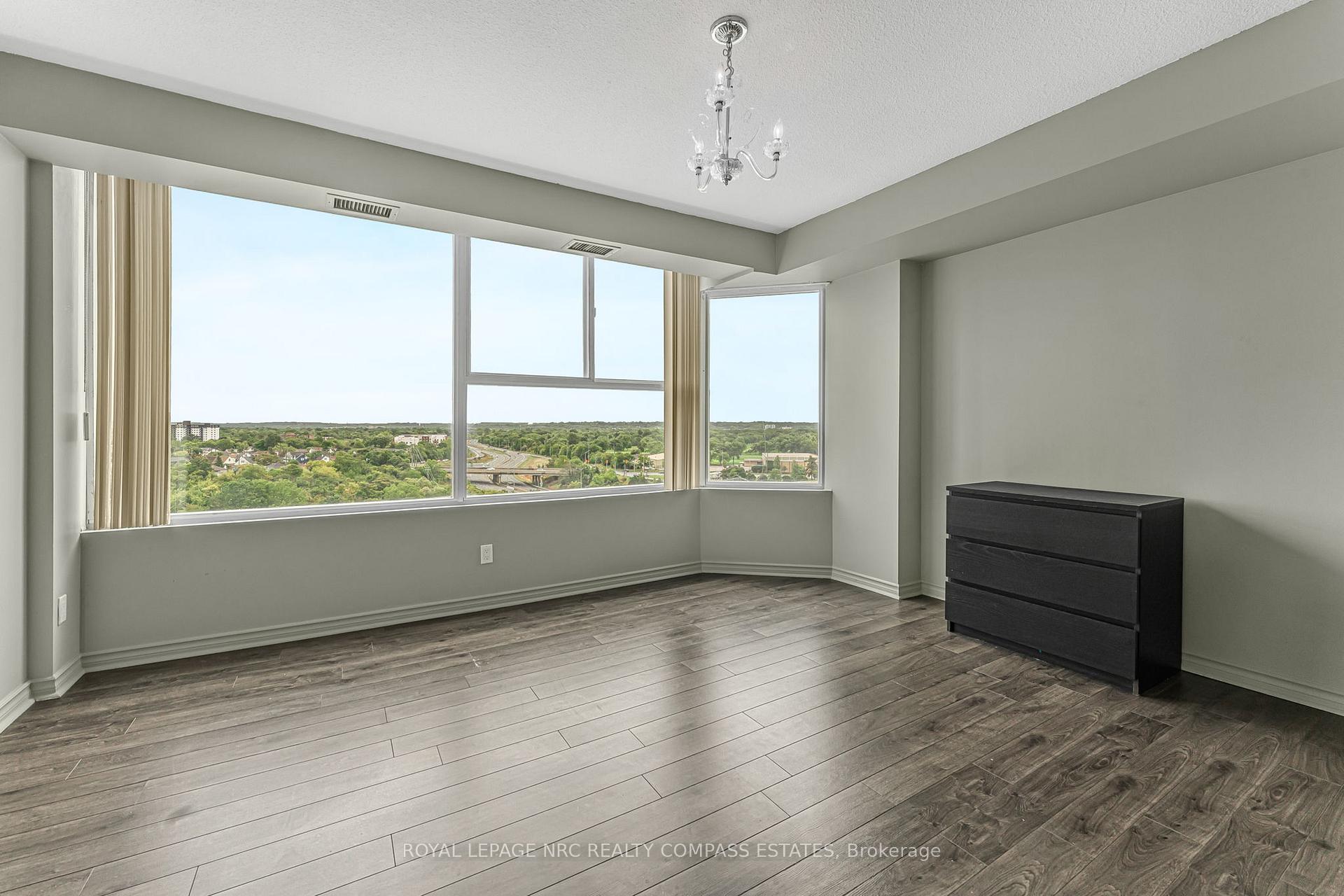 Photo 15 of Unit 807, 7 Gale Crescent, St. Catharines, E. Chester — HOMEH
