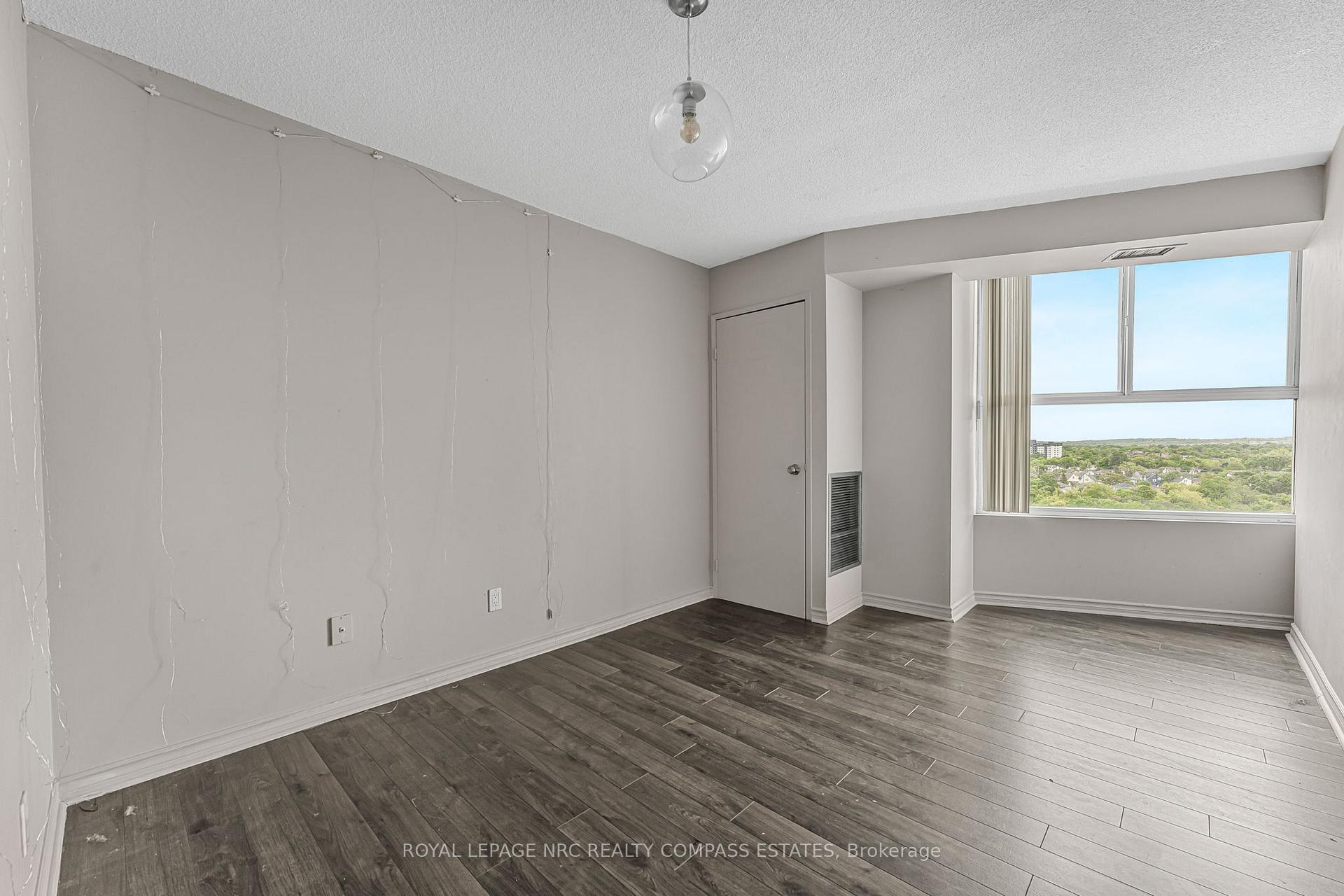 Photo 18 of Unit 807, 7 Gale Crescent, St. Catharines, E. Chester — HOMEH