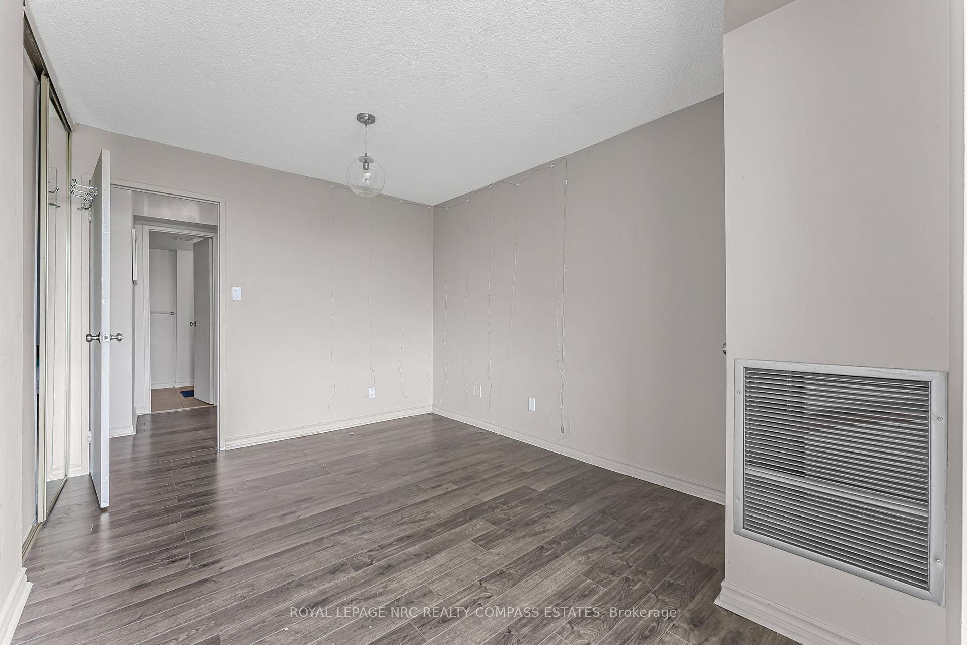 Photo 19 of Unit 807, 7 Gale Crescent, St. Catharines, E. Chester — HOMEH