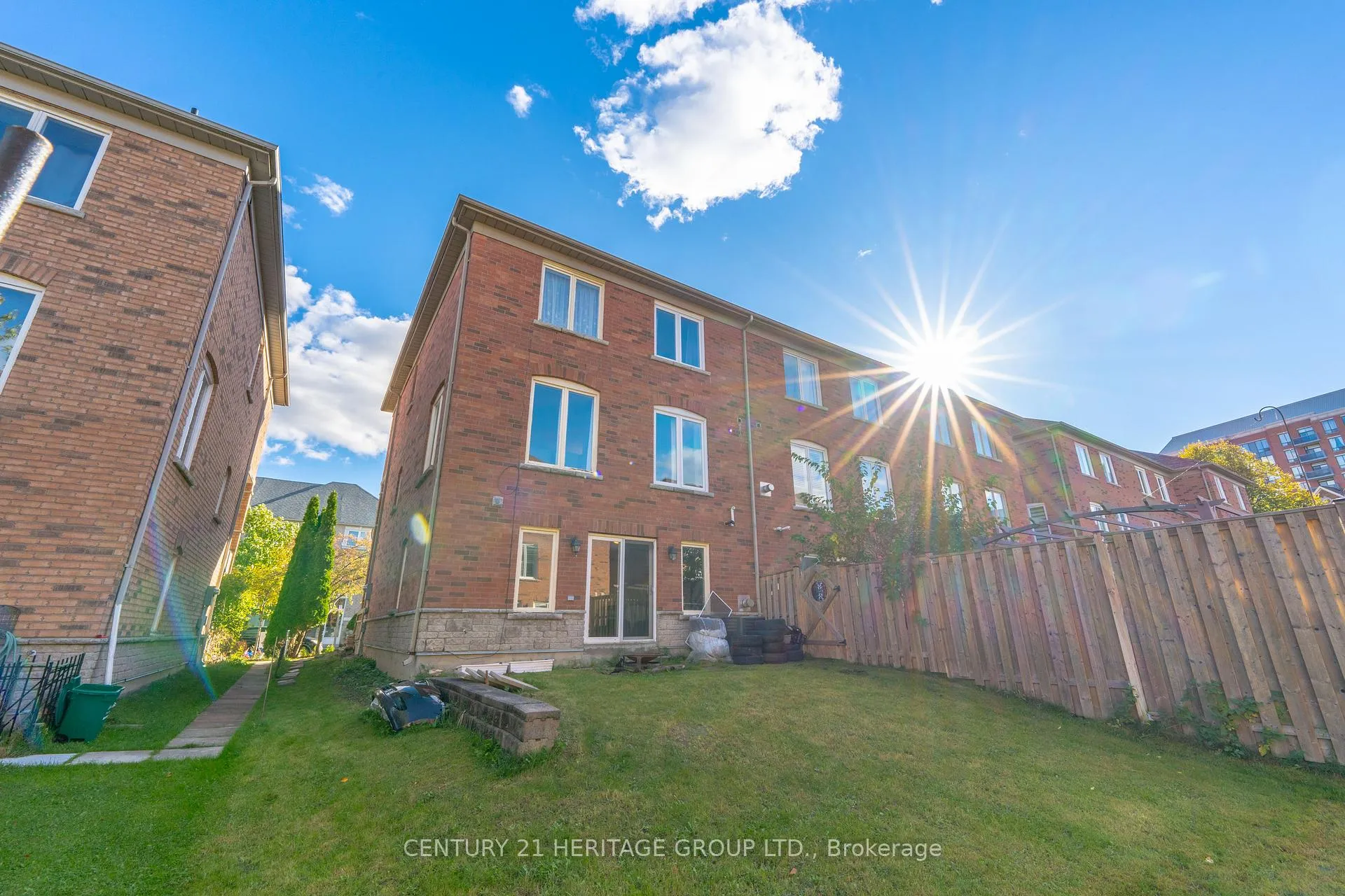 Photo 37 of 18 Orchid Road, Markham, Commerce Valley — HOMEH