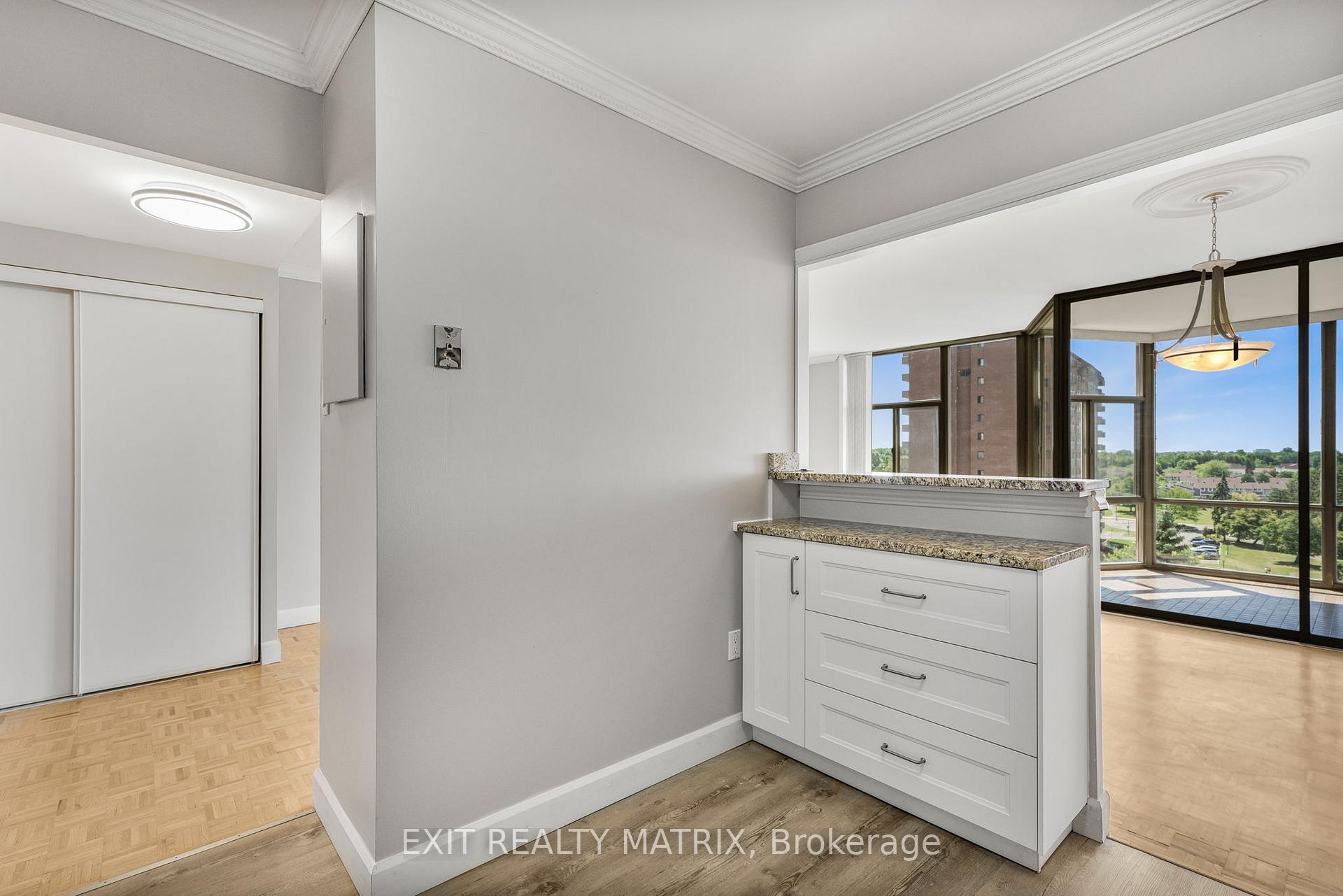 Photo 8 of Unit 705, 2759 Carousel Crescent, Ottawa, Emerald Woods/Sawmill Creek — HOMEH