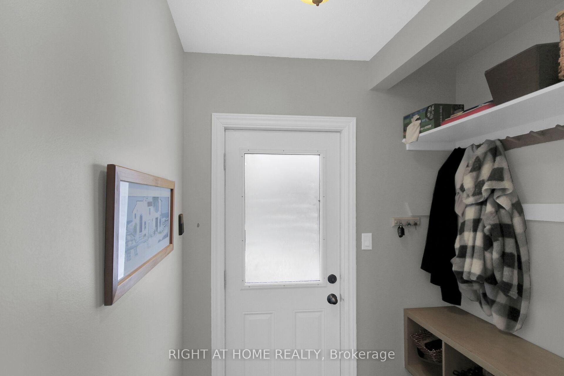 Photo 3 of 15 Bentbrook Crescent, Ottawa, Barrhaven - Heritage Park — HOMEH