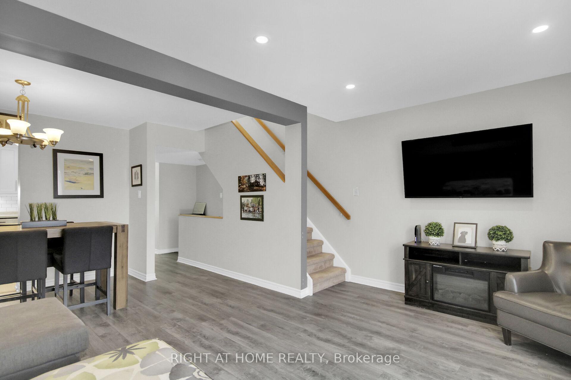 Photo 6 of 15 Bentbrook Crescent, Ottawa, Barrhaven - Heritage Park — HOMEH