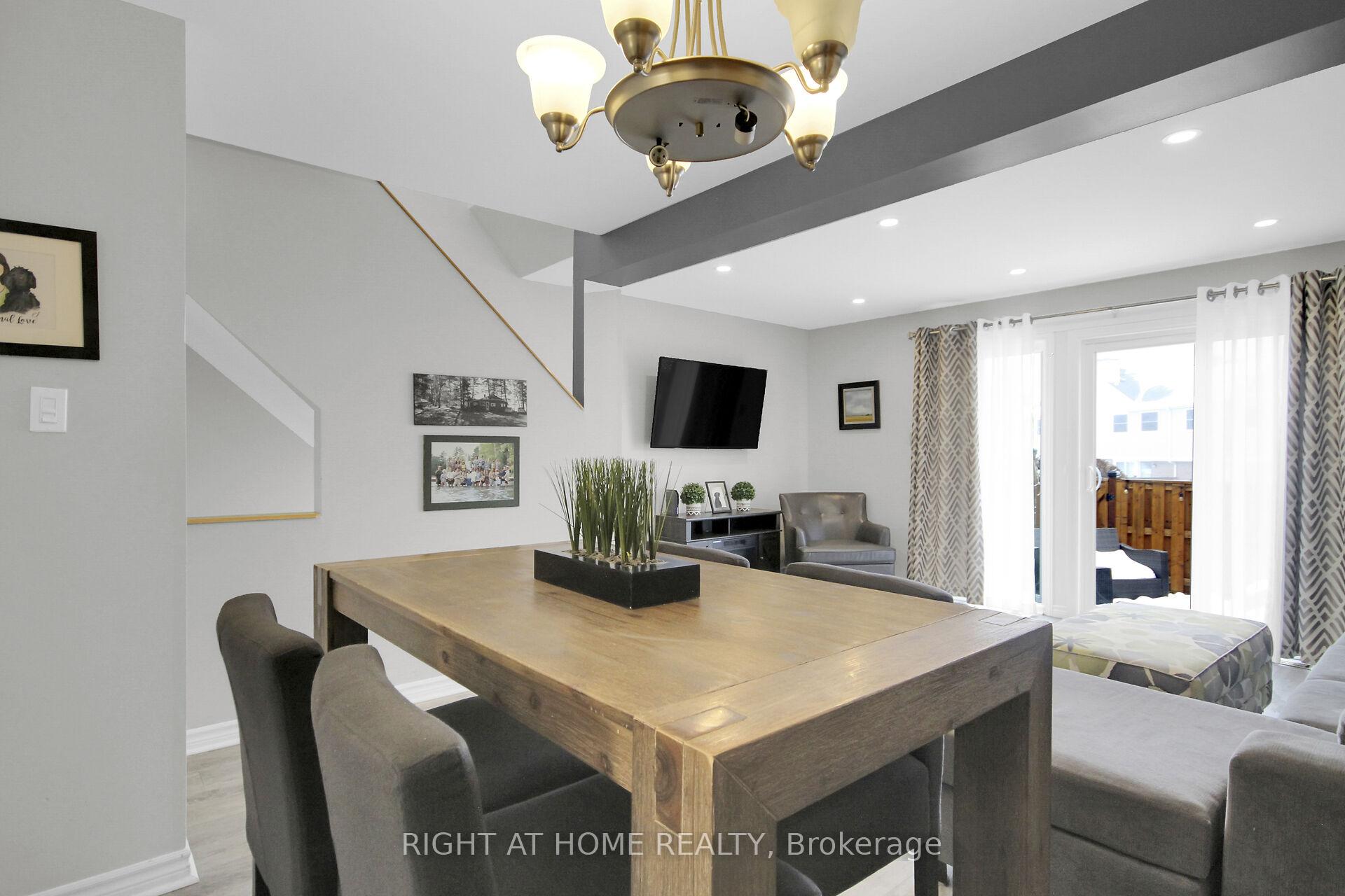 Photo 7 of 15 Bentbrook Crescent, Ottawa, Barrhaven - Heritage Park — HOMEH