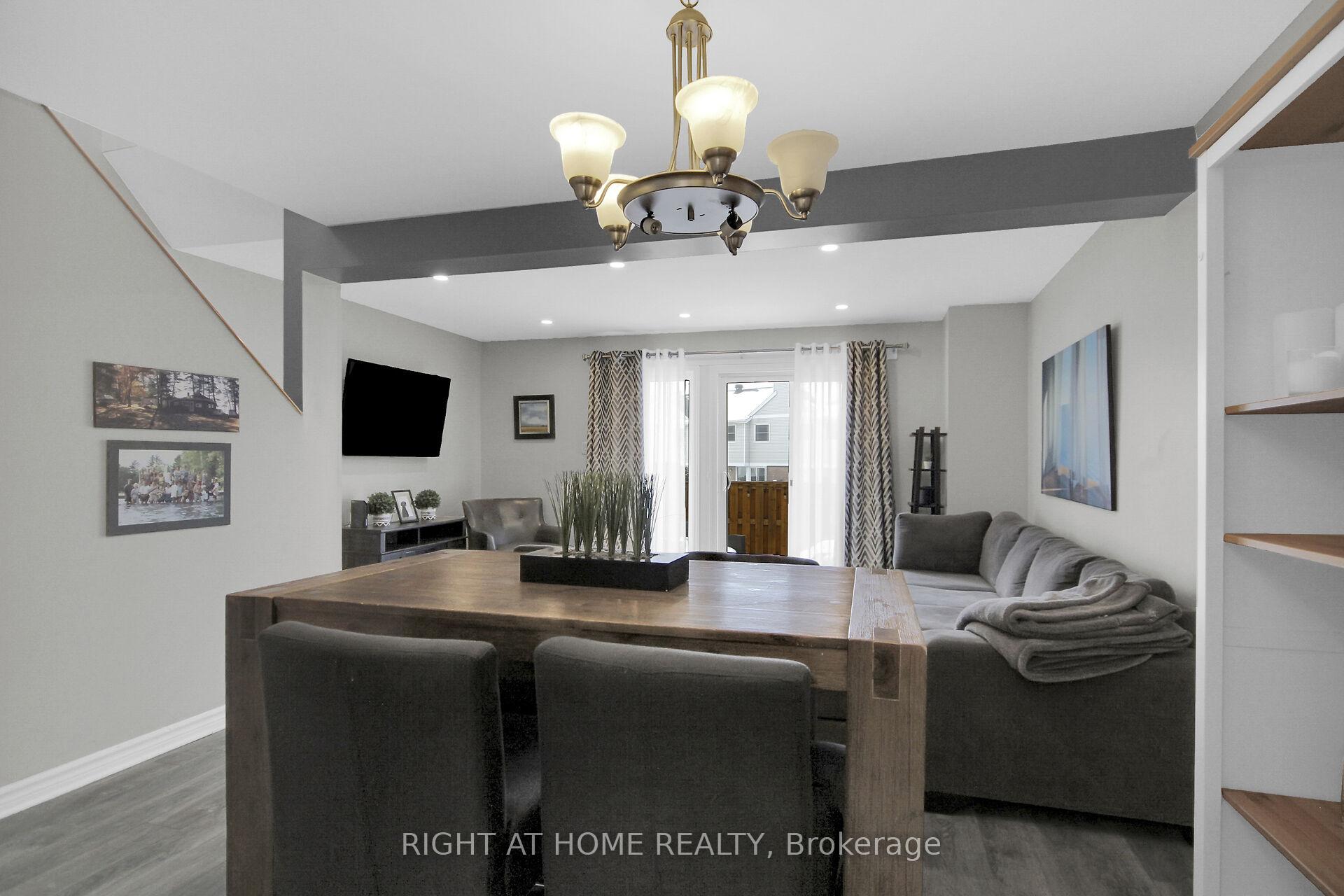 Photo 8 of 15 Bentbrook Crescent, Ottawa, Barrhaven - Heritage Park — HOMEH