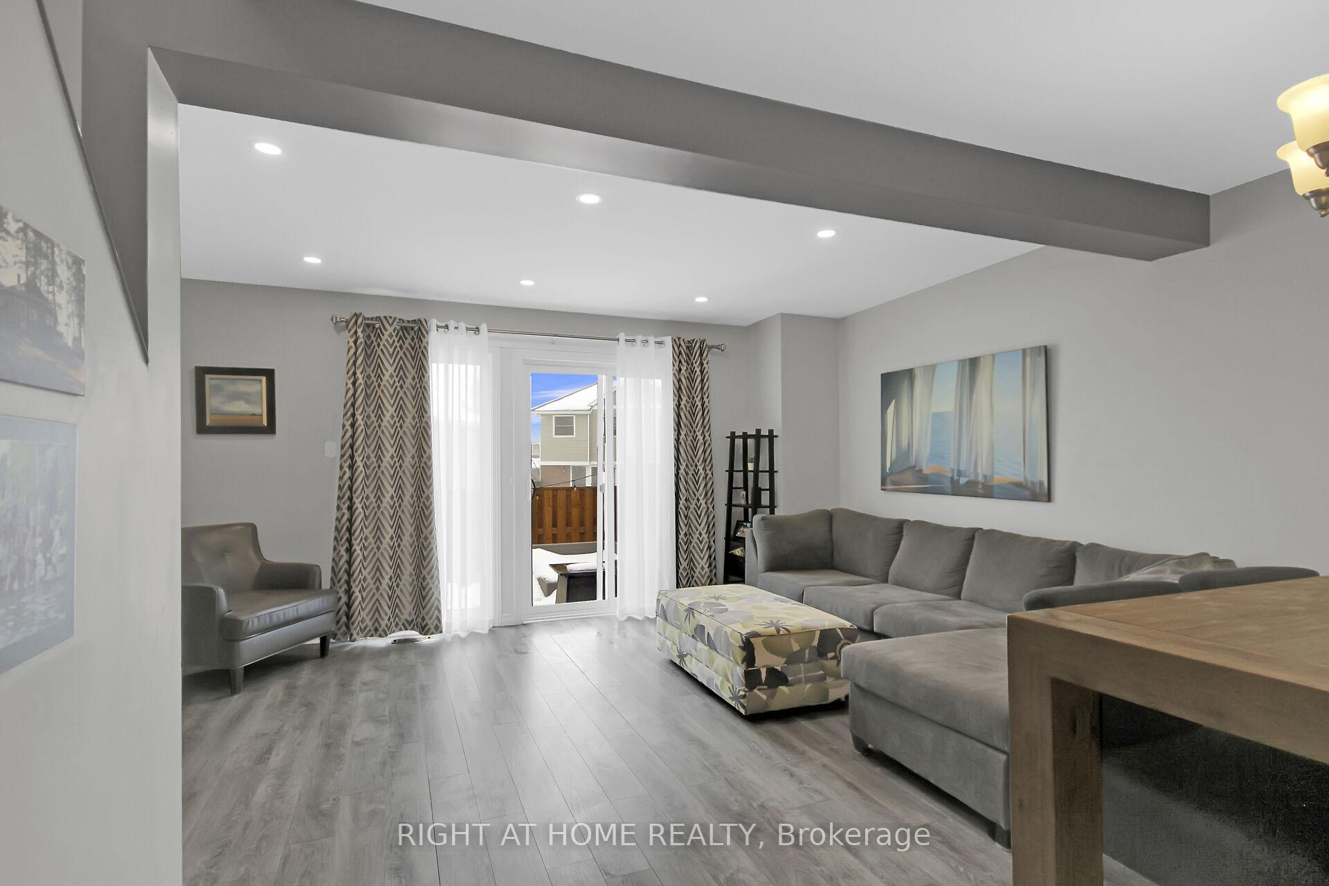 Photo 10 of 15 Bentbrook Crescent, Ottawa, Barrhaven - Heritage Park — HOMEH