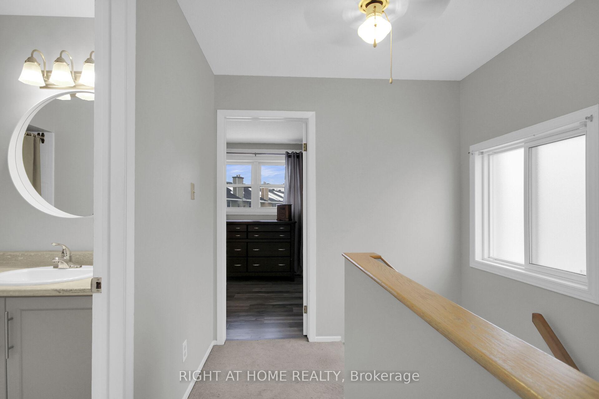 Photo 13 of 15 Bentbrook Crescent, Ottawa, Barrhaven - Heritage Park — HOMEH