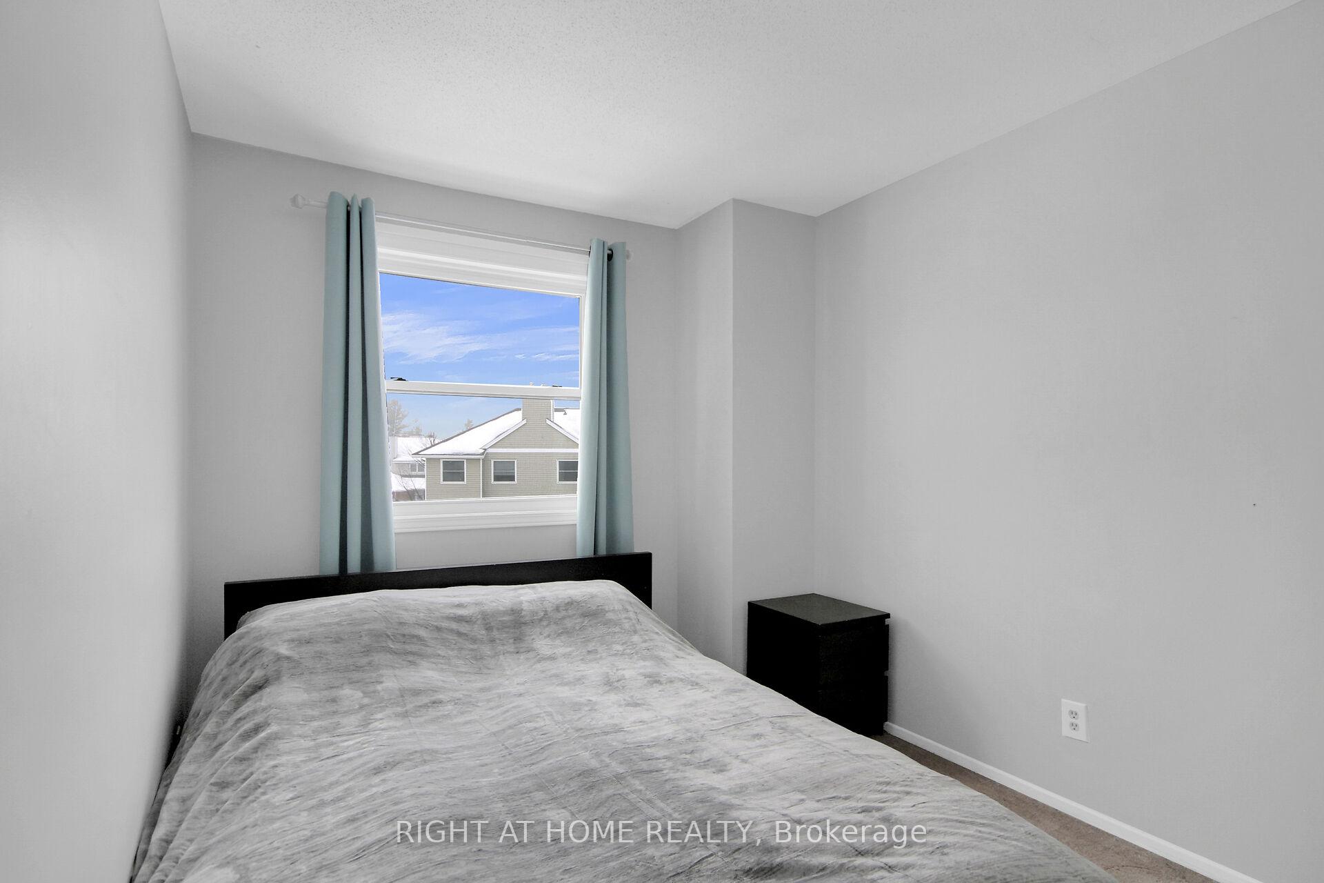 Photo 16 of 15 Bentbrook Crescent, Ottawa, Barrhaven - Heritage Park — HOMEH