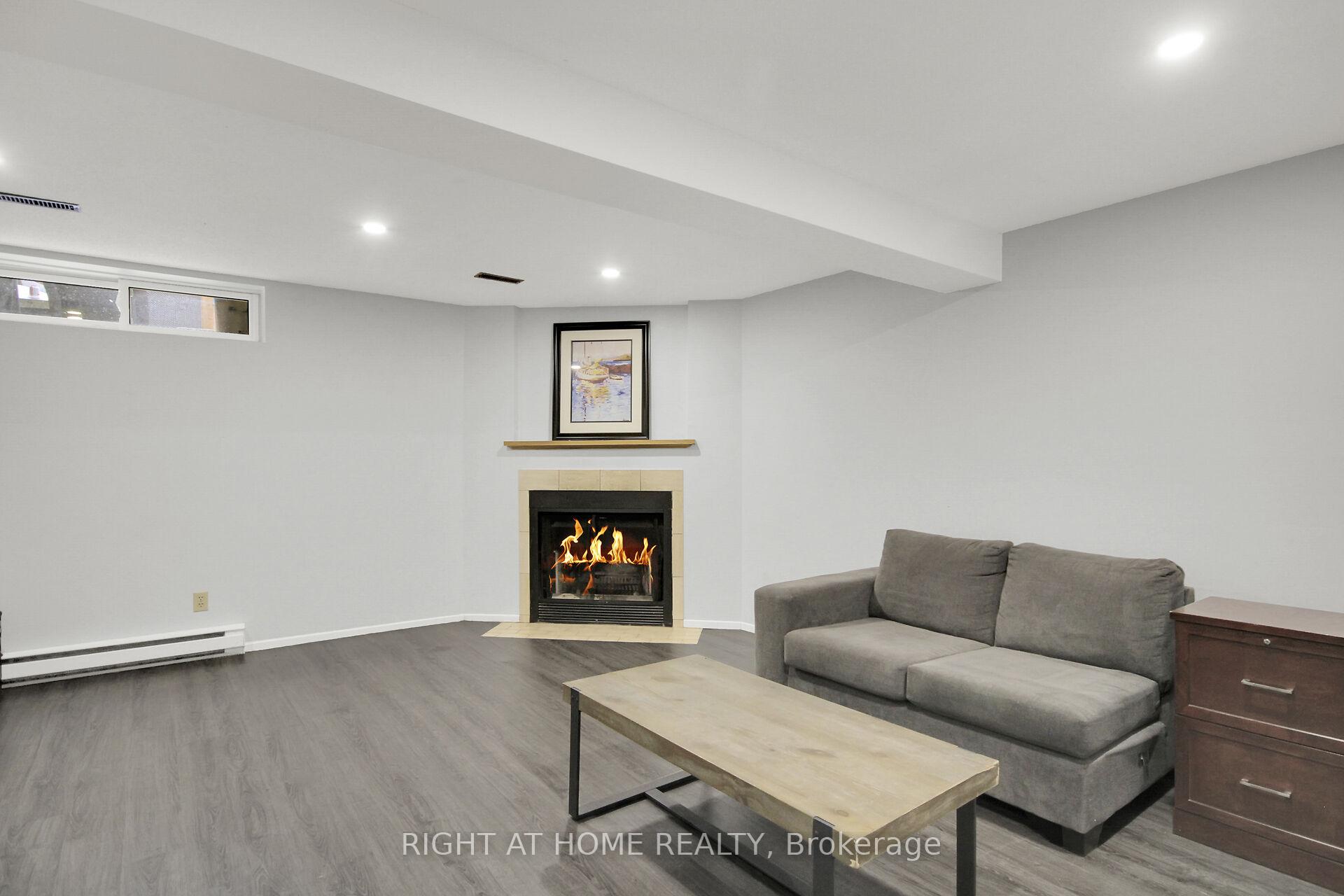 Photo 23 of 15 Bentbrook Crescent, Ottawa, Barrhaven - Heritage Park — HOMEH