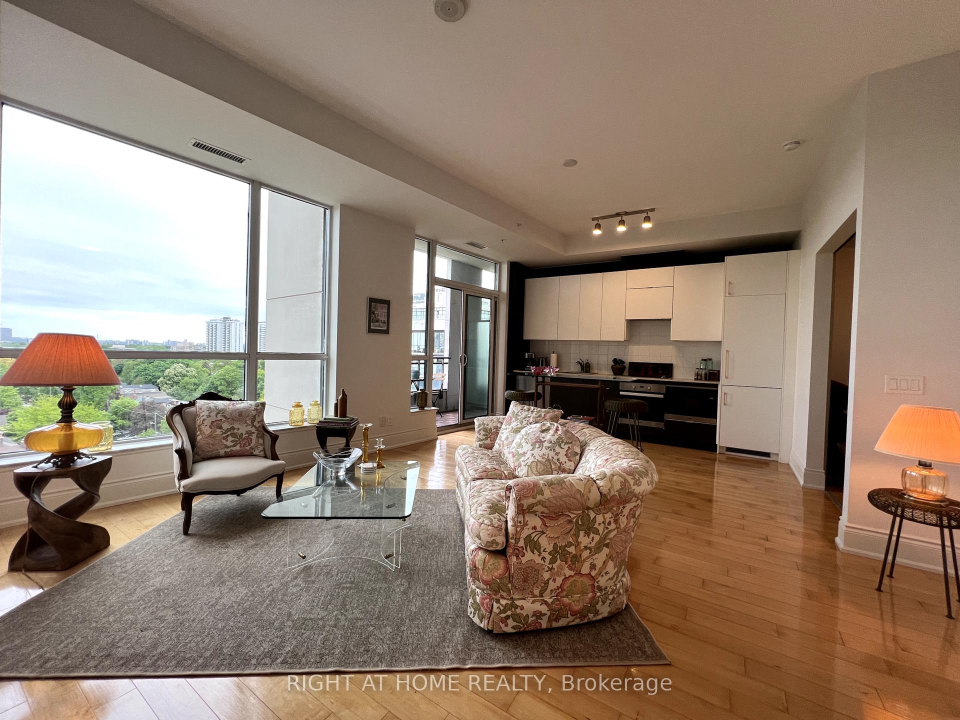 Front of Unit 906, 23 Glebe Road W