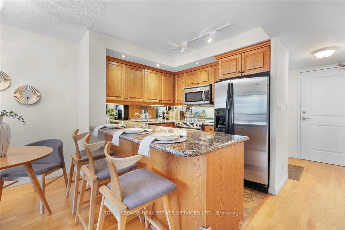 Photo 13 of Unit 1108, 900 Mount Pleasant Road, Toronto, Mount Pleasant West — HOMEH