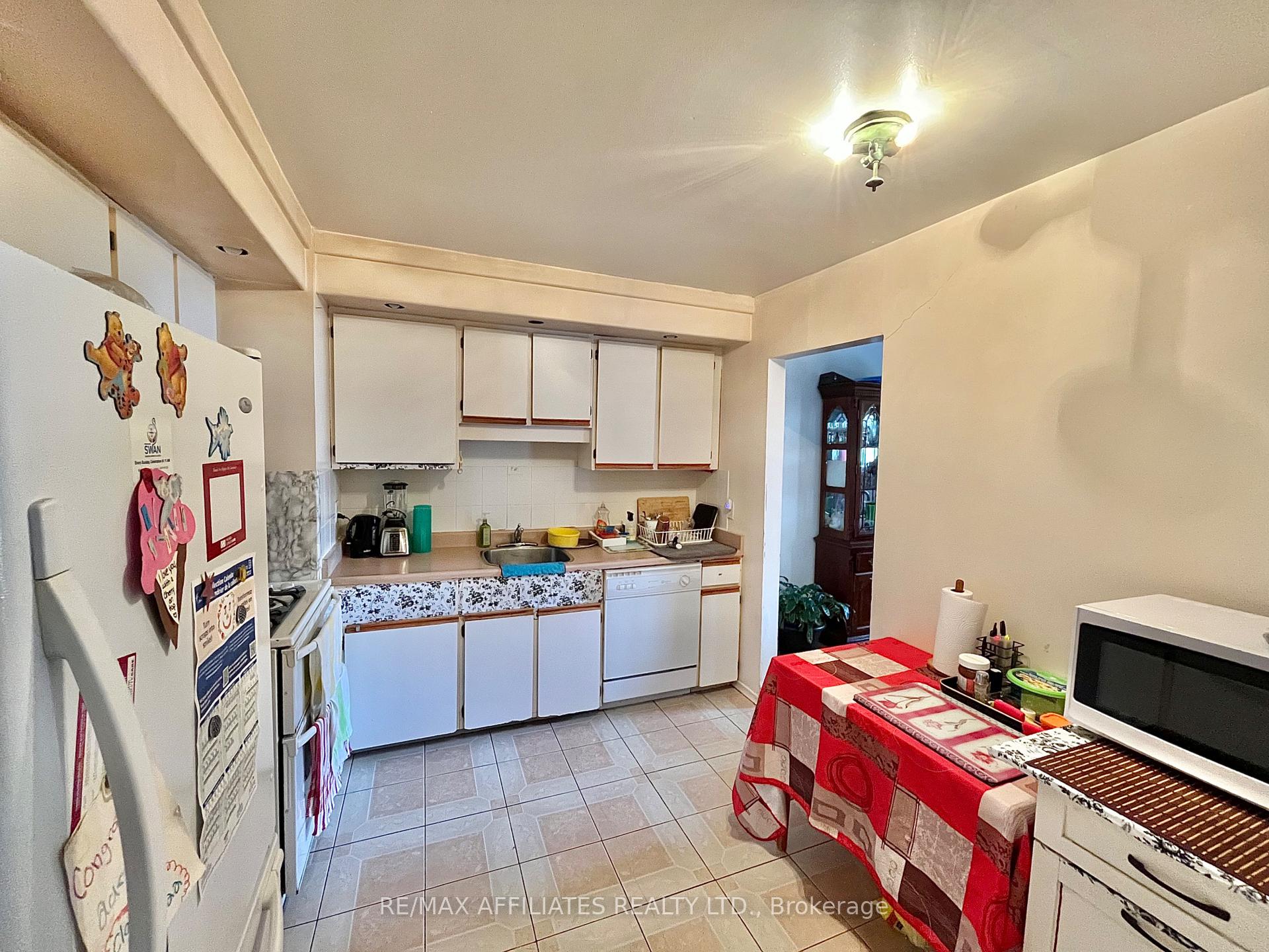 Photo 10 of 77B Glen Park Drive, Ottawa, Blackburn Hamlet (South) — HOMEH