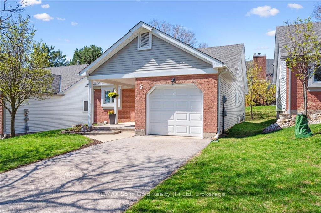 Photo 2 of 5 Quinte Crescent, Kitchener — HOMEH