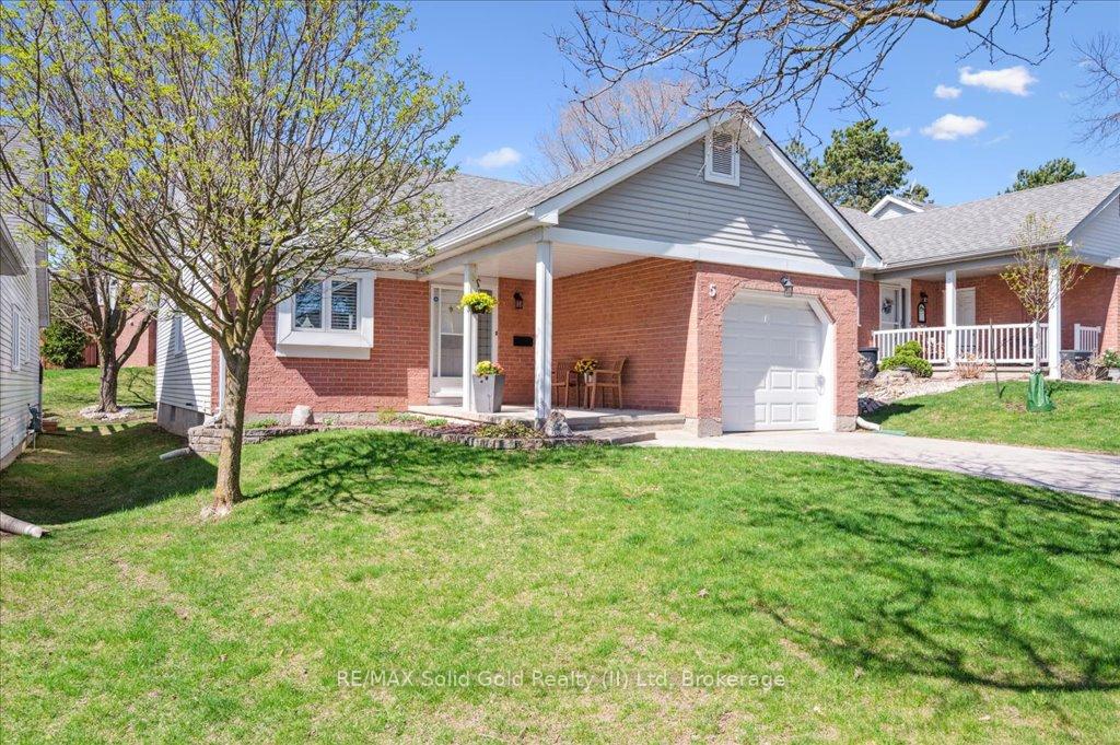 Photo 3 of 5 Quinte Crescent, Kitchener — HOMEH